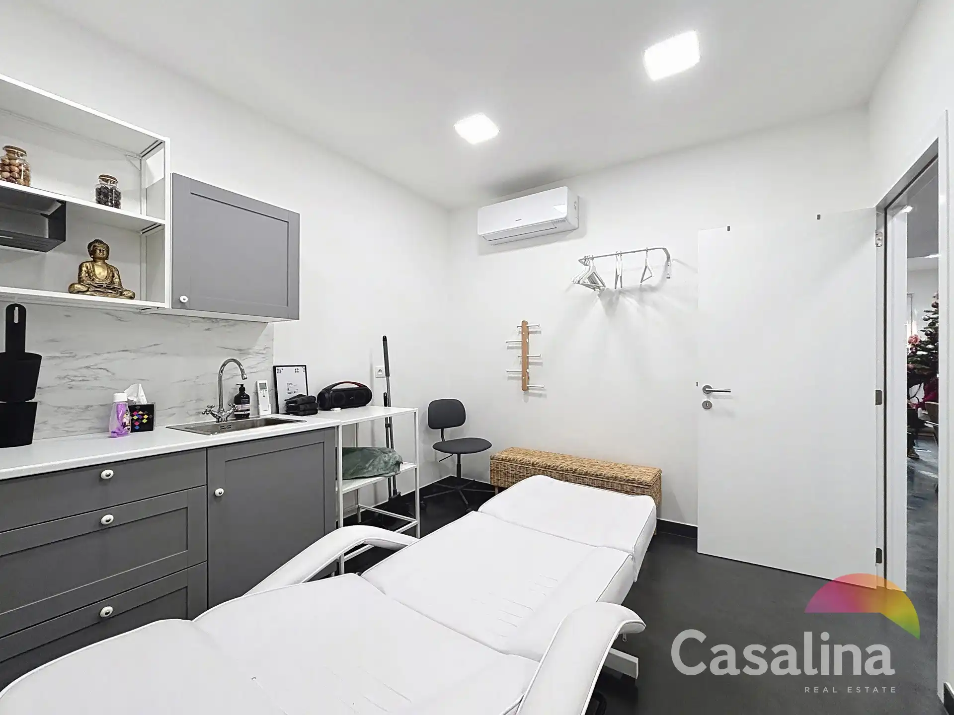 Moderne esthetische ruimte te huur foto 3