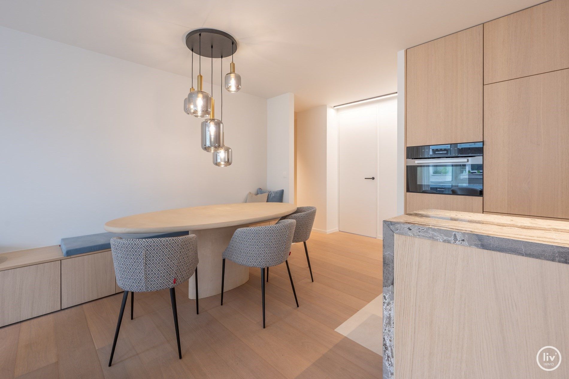  Prachtig gerenoveerd 3 slaapkamerappartement centraal gelegen vlakbij de Lippenslaan te Knokke. foto 4