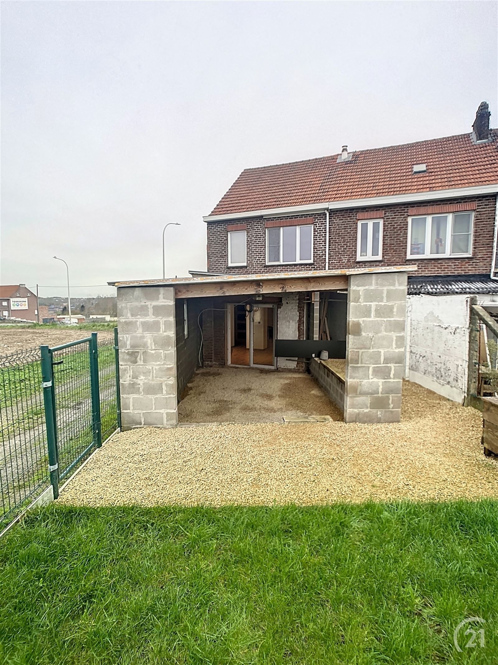 half open bebouwing met tuin en oprit op 5are33 foto 21