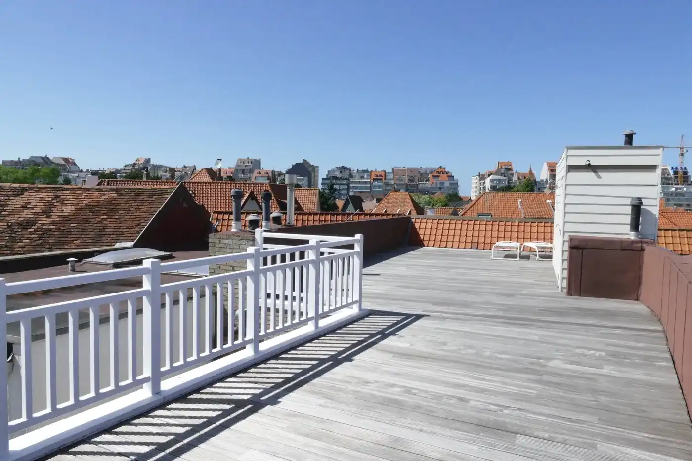 Exclusief duplex penthouse te huur in het Zoute met 2 slaapkamers en een dakterras van 70 m² foto 8