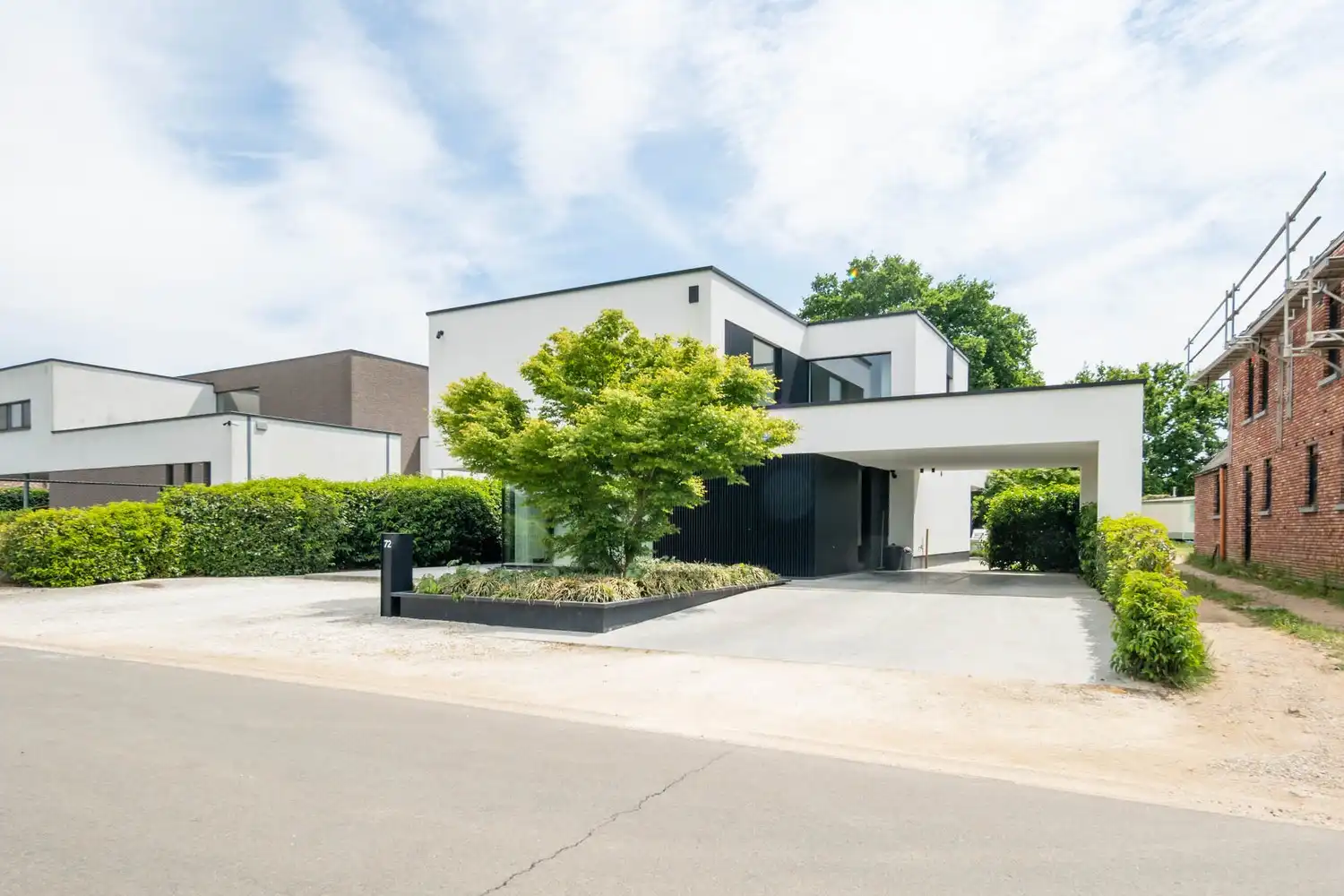 Exclusieve high-end villa met verwarmd zwembad op idyllische toplocatie! foto {{pictureIndex}}