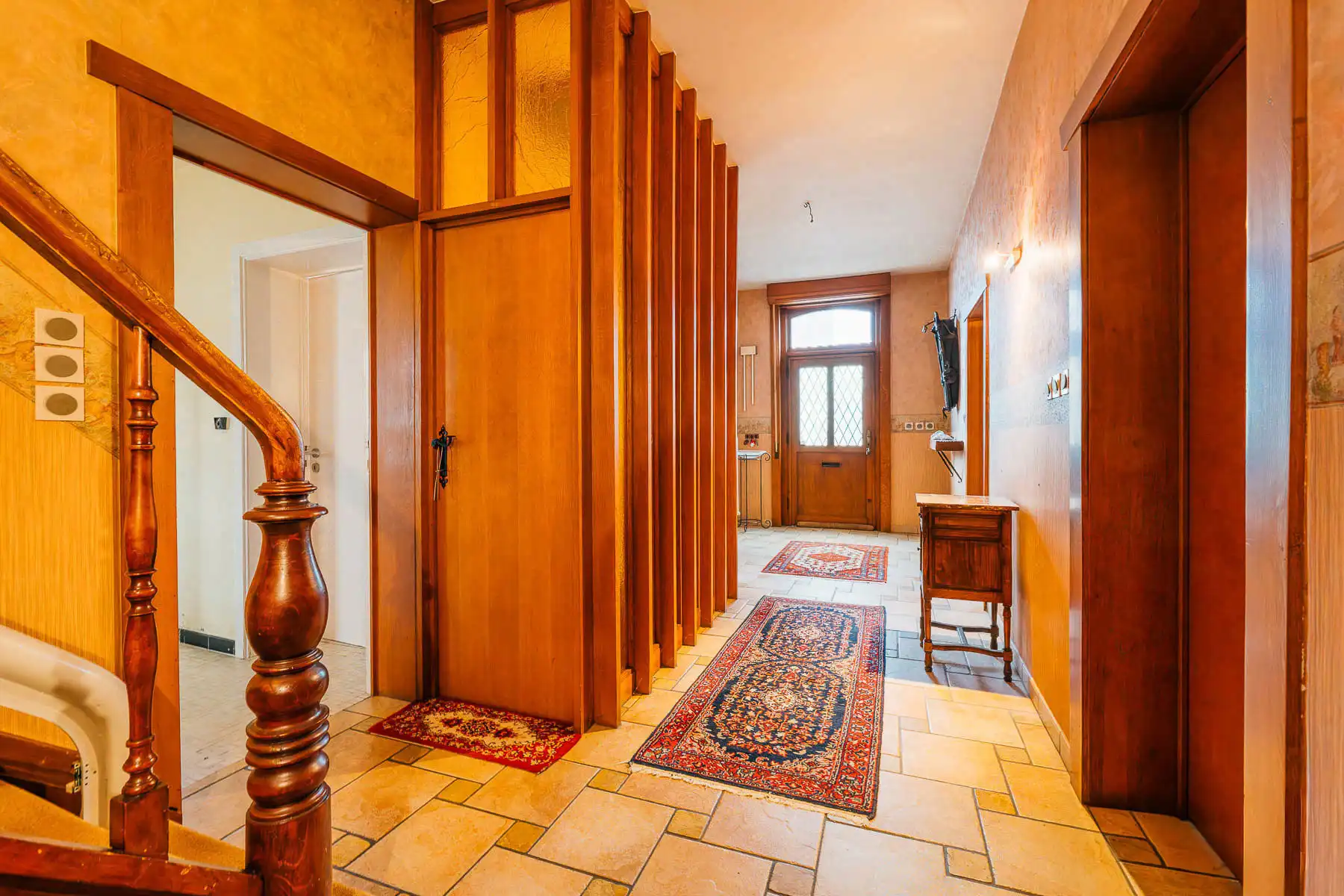 Prachtige authentieke en ruime villa met enorm potentieel foto 9