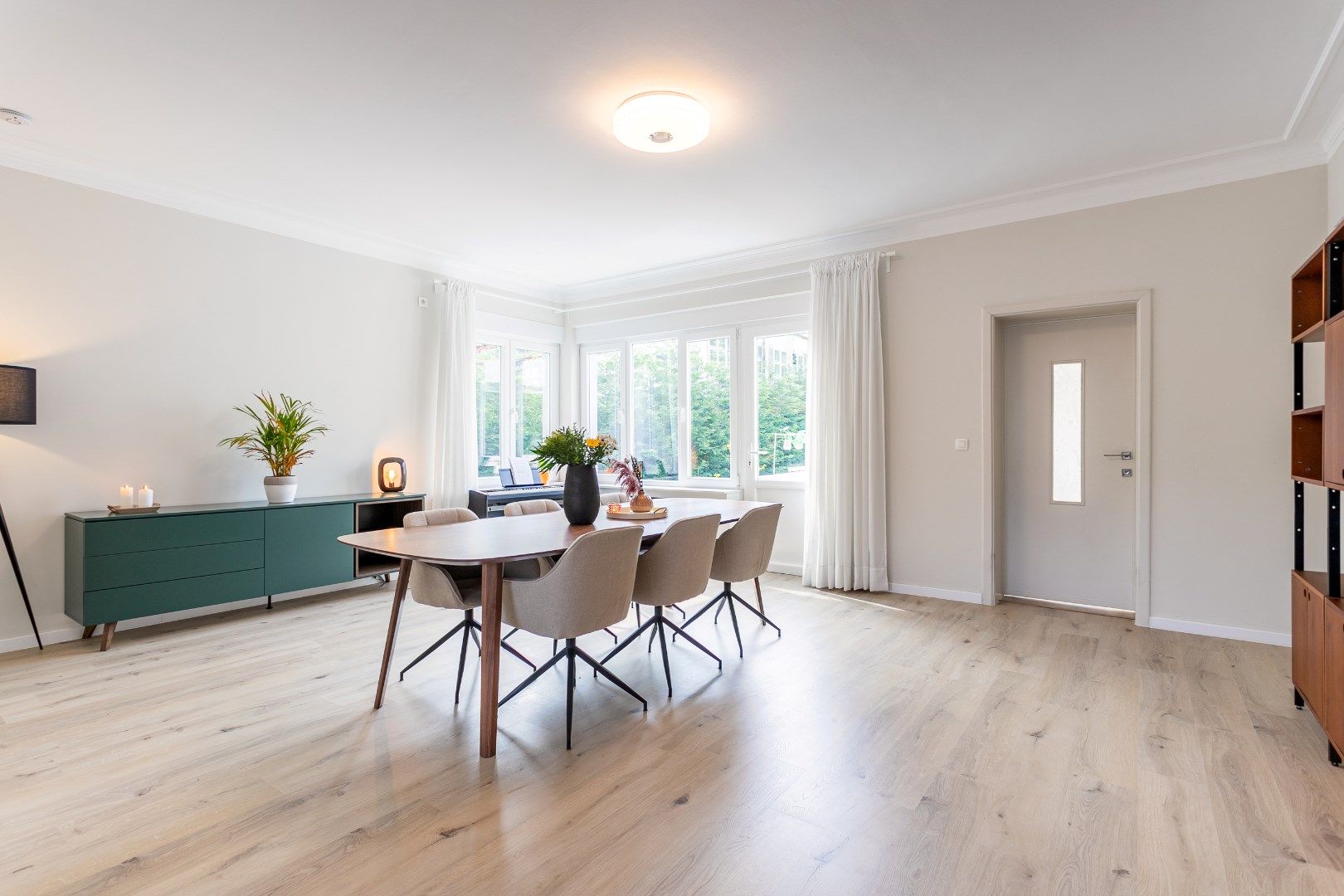 Instapklare woning te Dworp met 5 slkp., garage en tuin foto 5