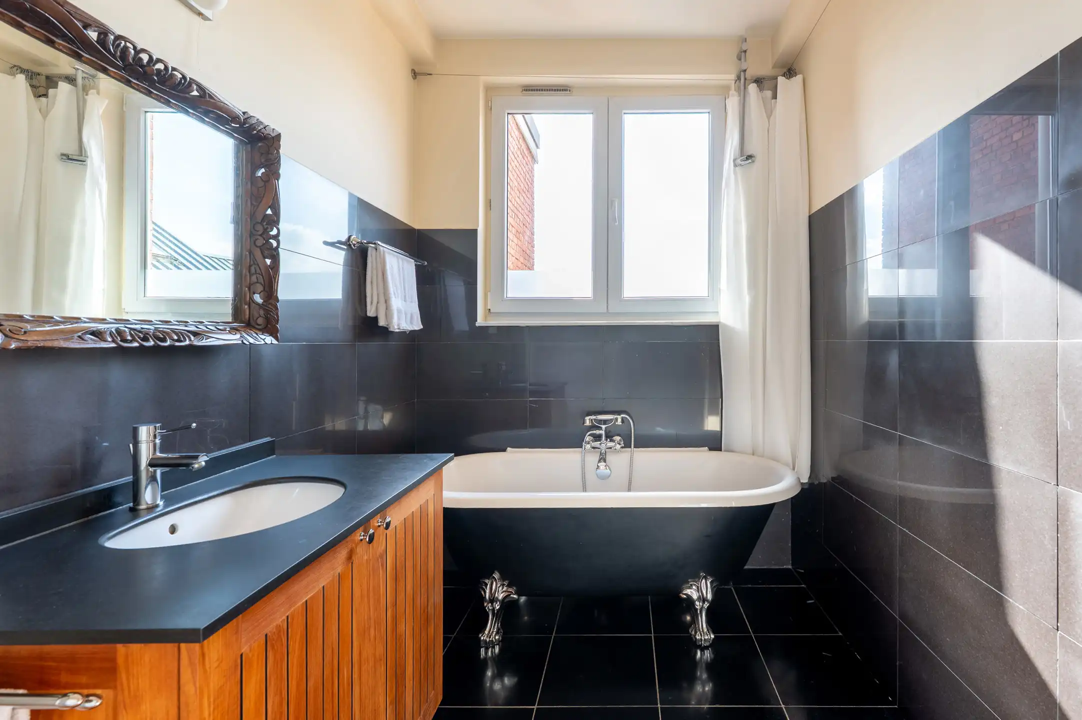 Charmant lichtrijk appartement met terras foto 17