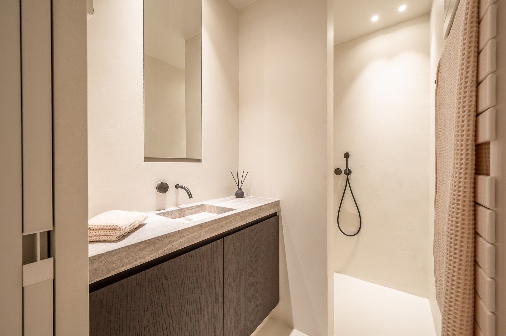 Magnifiek gerenoveerd appartement van 150 m², op enkele passen van het Van Bunnenplein. foto 22