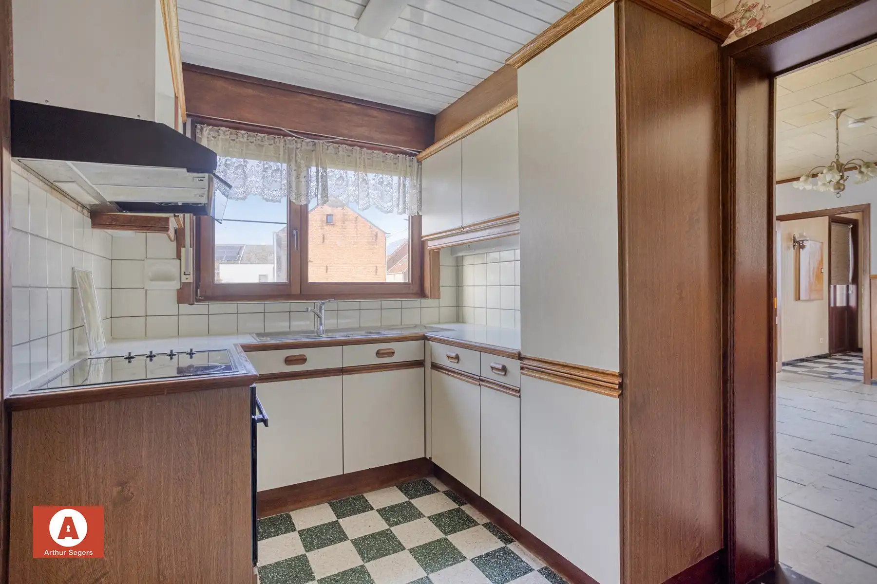 Halfopen bebouwing op zeer centrale ligging foto 9