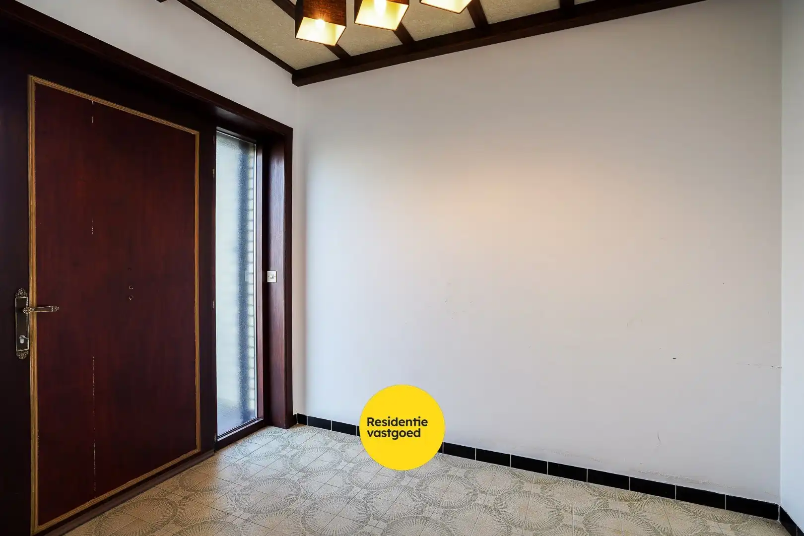 Woning met 5 slaapkamers in het centrum van Eernegem foto 9