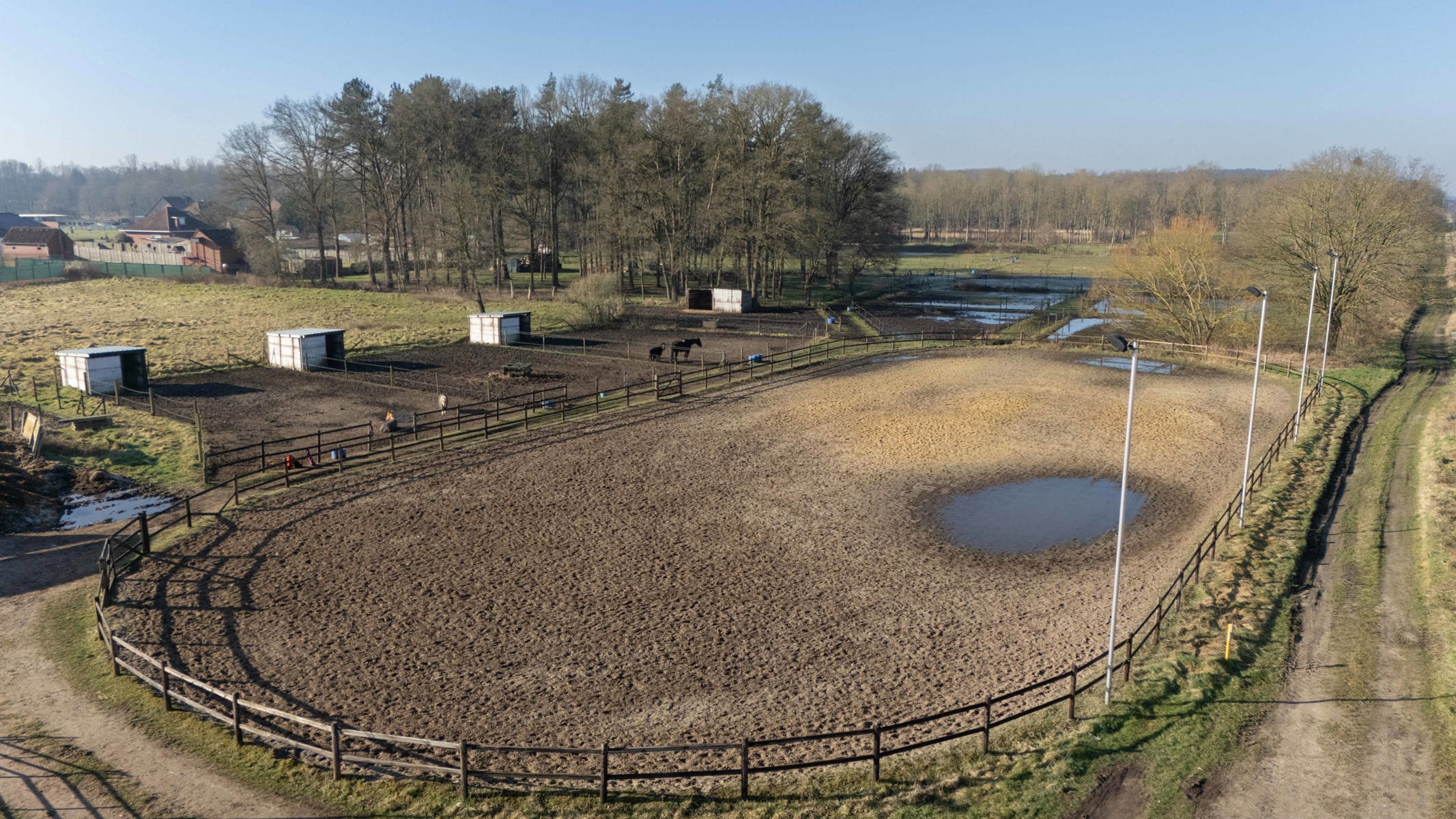 Unieke eigendom met loods, bijgebouwen en weilanden op 87a37 foto 8