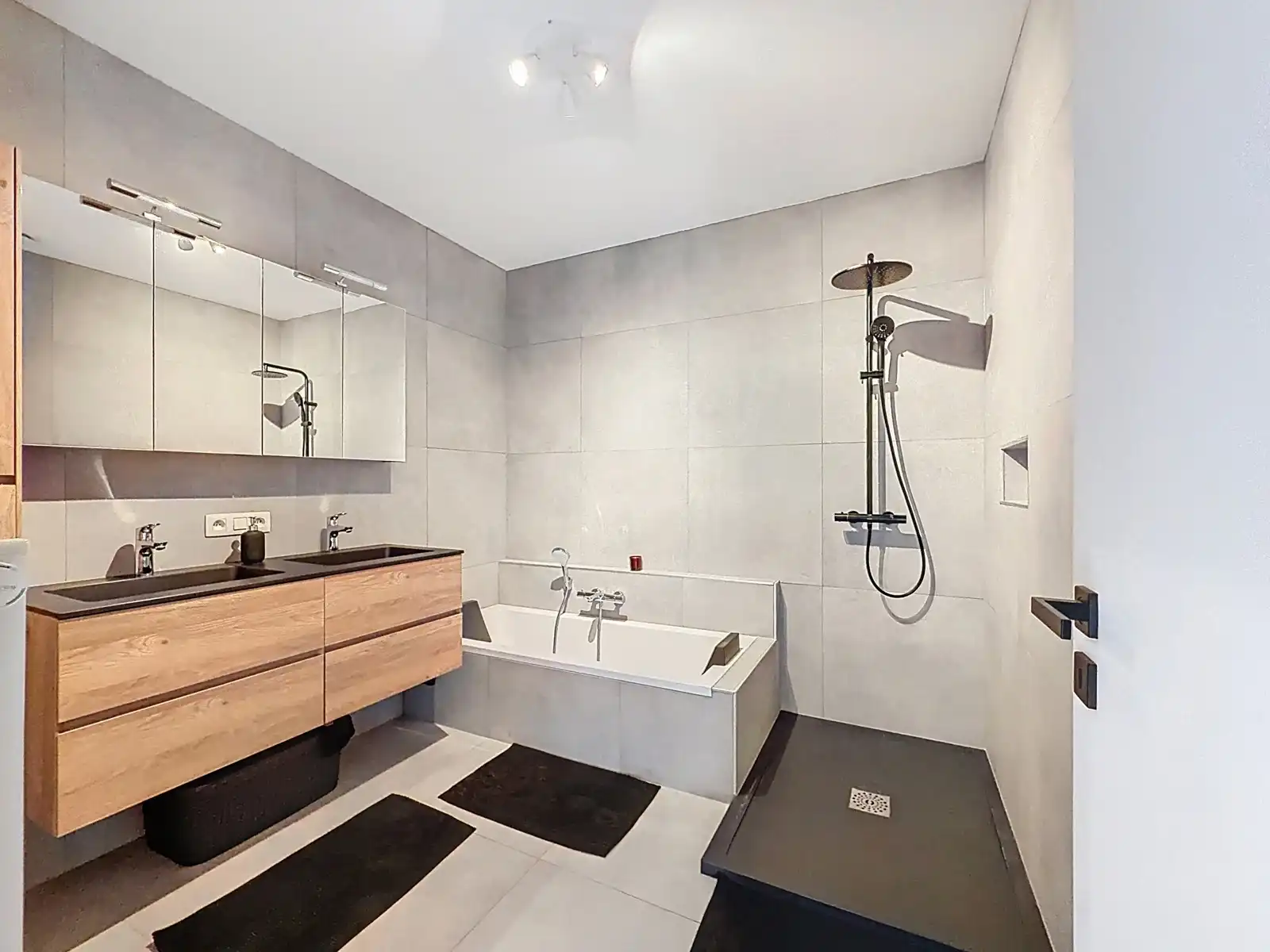 Recente, Instapklare HOB met 4 SLPK, Garage én Tuin! foto 9