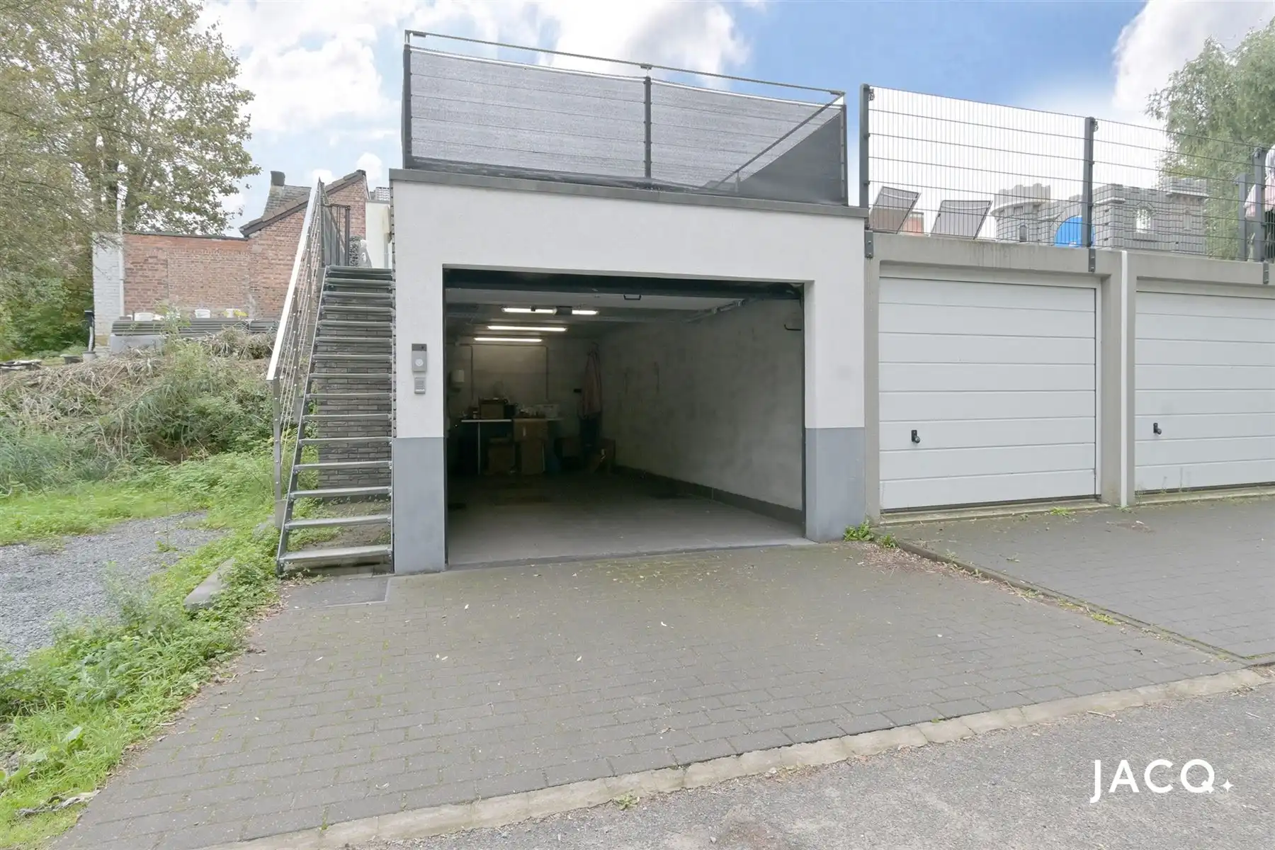 Gerenoveerde woning met 2slpk's, ruim terras en garage! foto 19