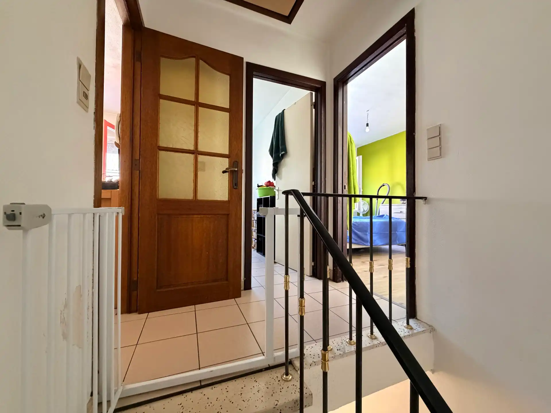TE KOOP Instapklare bel-etagewoning met terras en ruime garage. foto 7