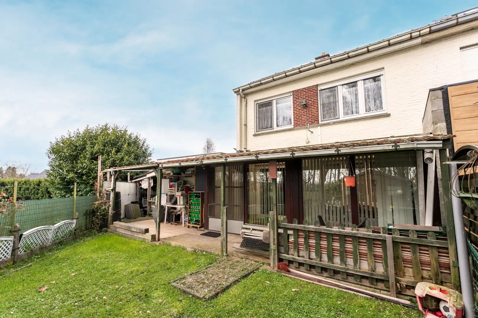 Solide woning te koop met 3 slpks, garage, veranda en tuin foto 11