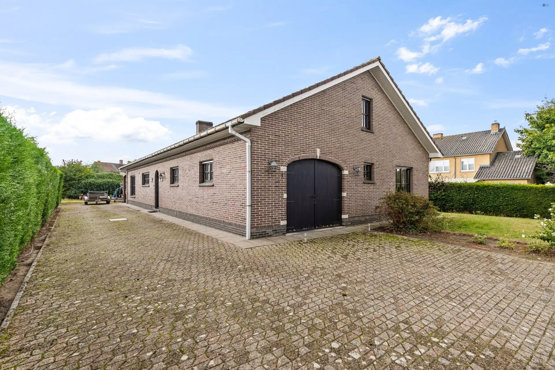 Bungalow op een rustige locatie met enorm veel potentieel foto 2