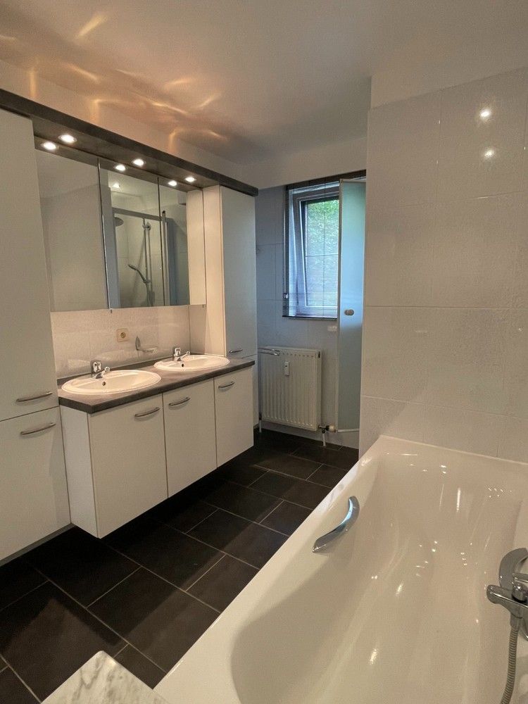 Ruim gelijkvloersappartement 144m² met 2 terrassen en tuintje foto 20