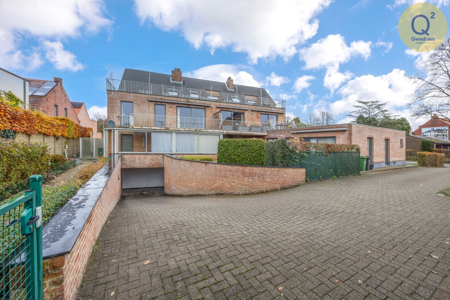 Jong energiezuinig app met grote woonkamer en ruim terras foto 11