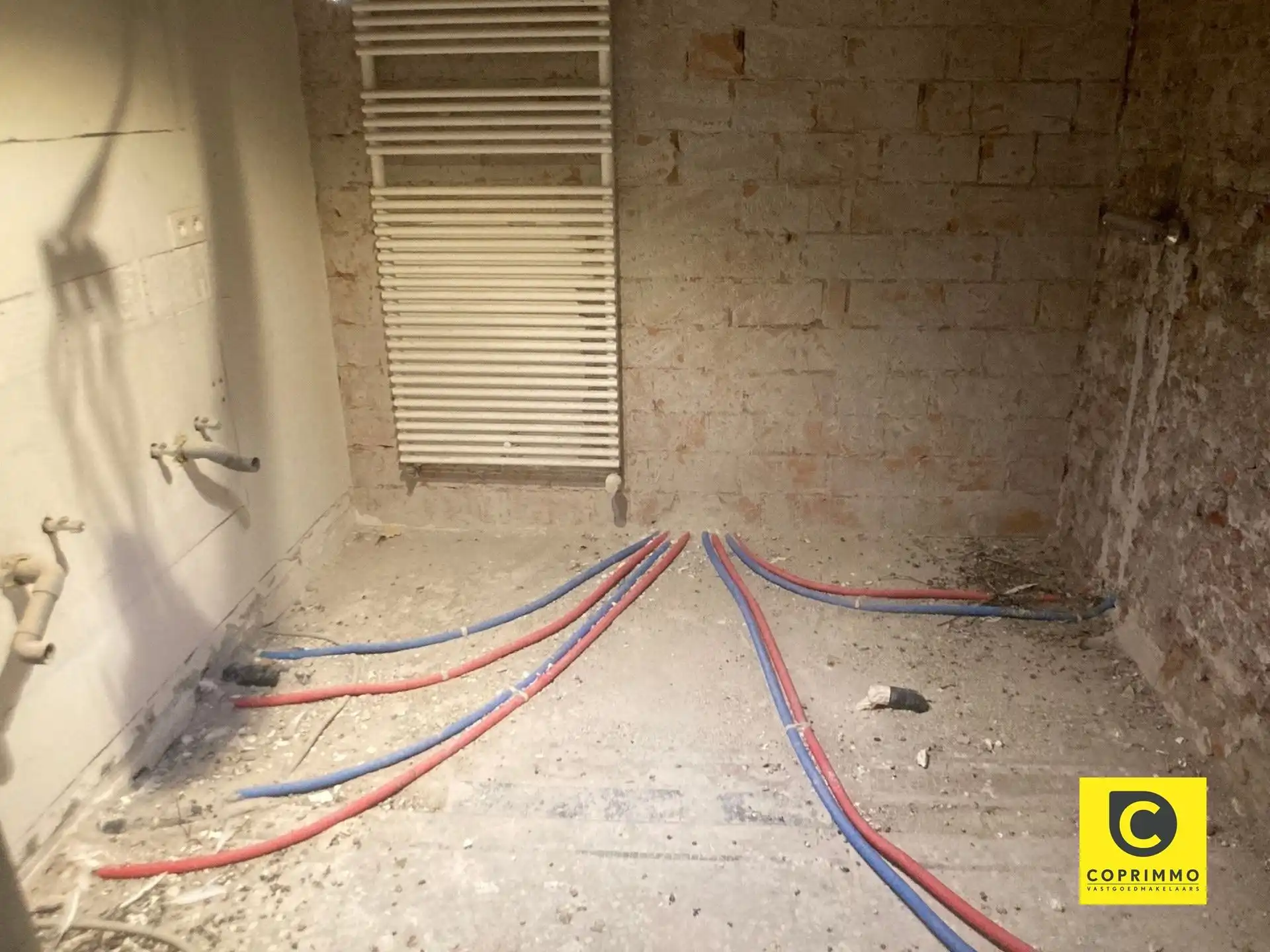 Te renoveren souterrain met stadskoer, achterhuis en garage op 't Zuid! foto 6