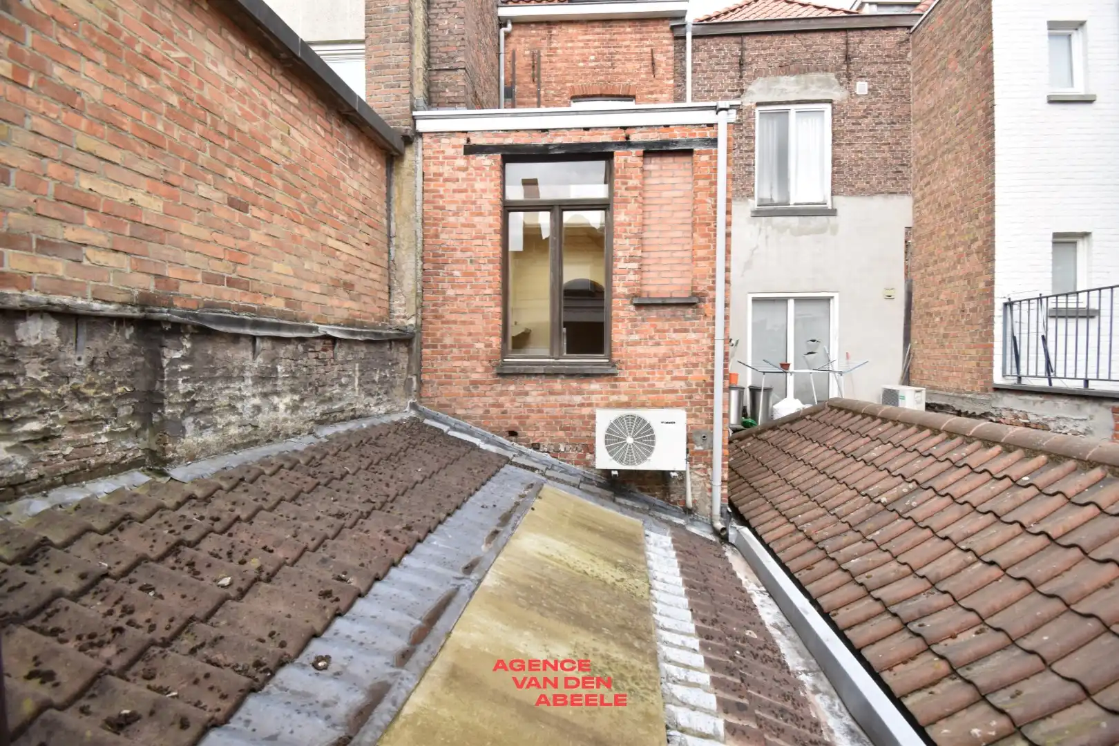 Winkelruimte met woonst in de Brugse binnenstad. foto 12