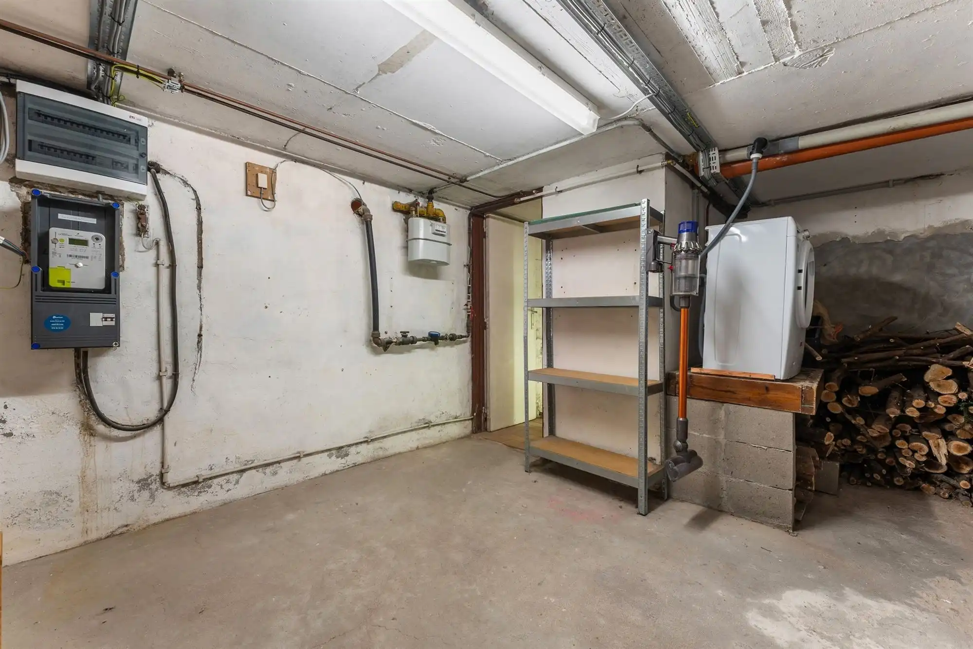 Steegwoning met naastliggend atelier/opslagplaats foto 20