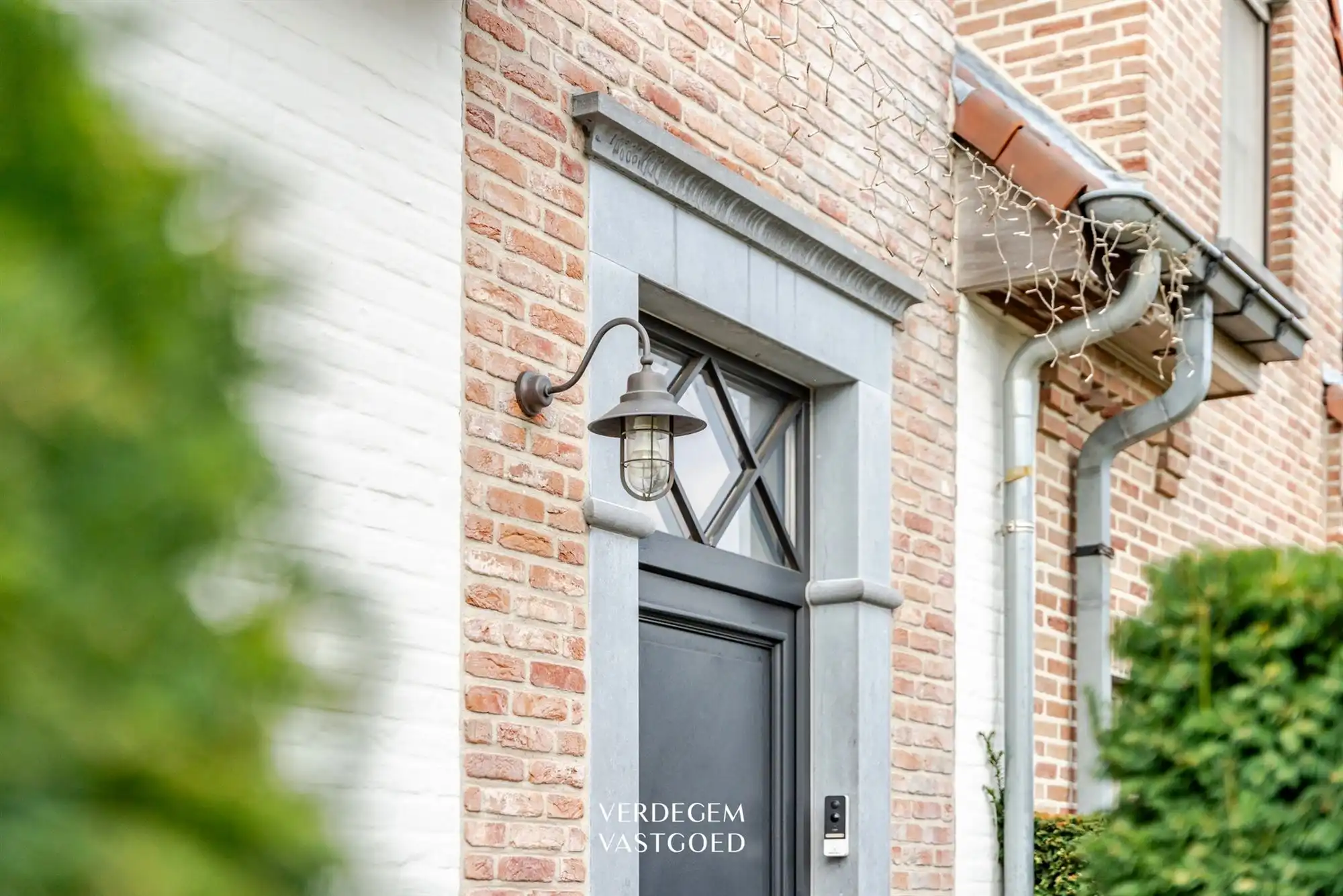 Sfeervolle, energiezuinige halfopen woning met drie slaapkamers en prachtig tuinatelier foto 2