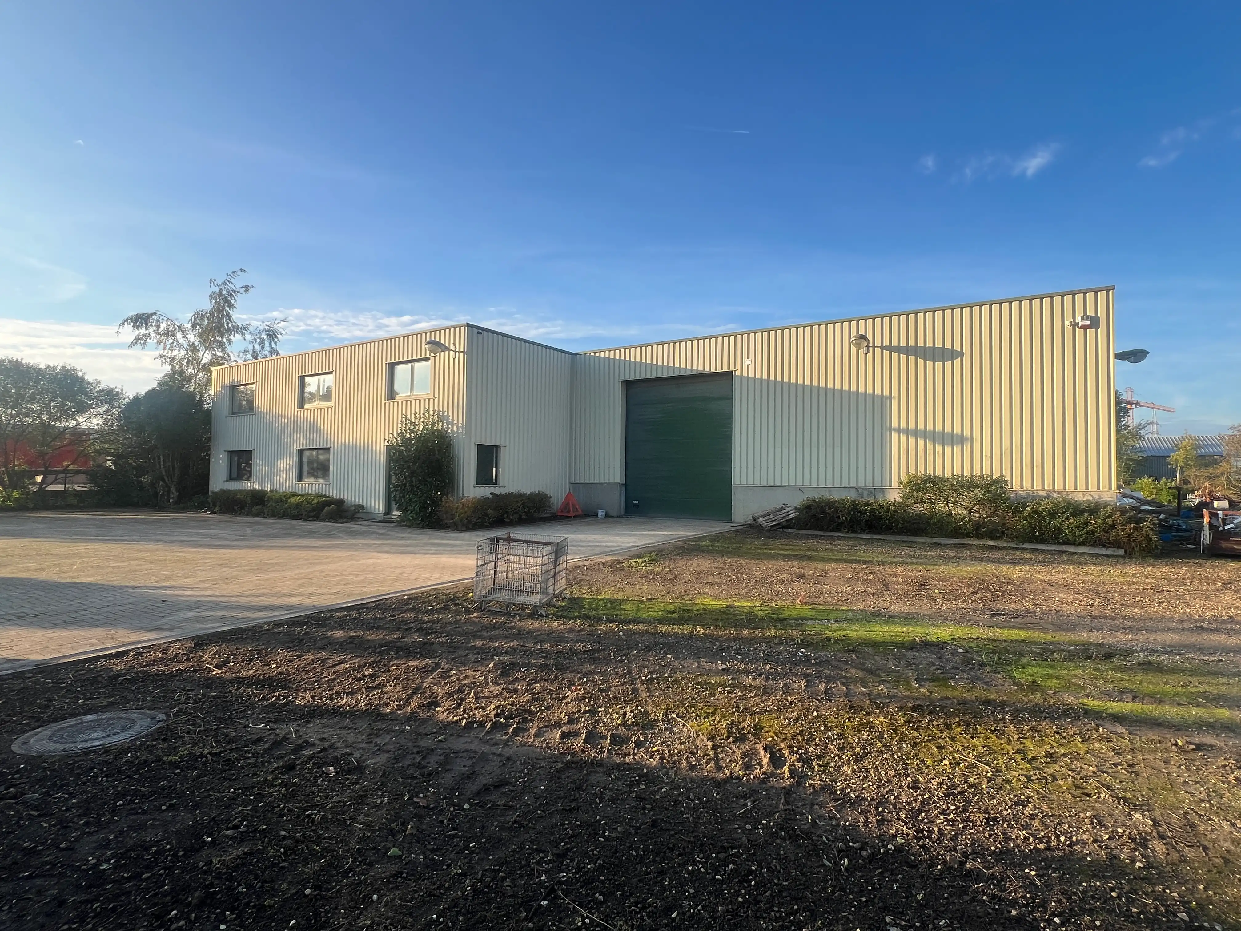 Bedrijfsgebouw te koop in Oudsbergen met buitenopslag foto 14
