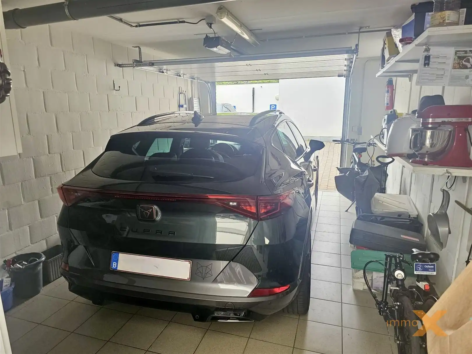 GELIJKVLOERS APP MET GROOT TERRAS EN GARAGE foto 23