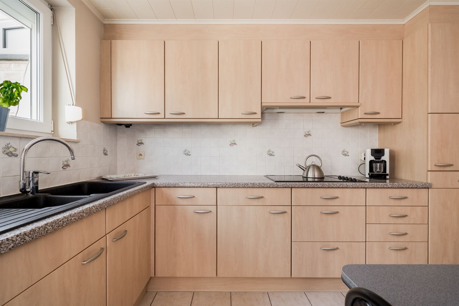 Rustig gelegen gezinswoning met 3 slpks en tuin. foto 8