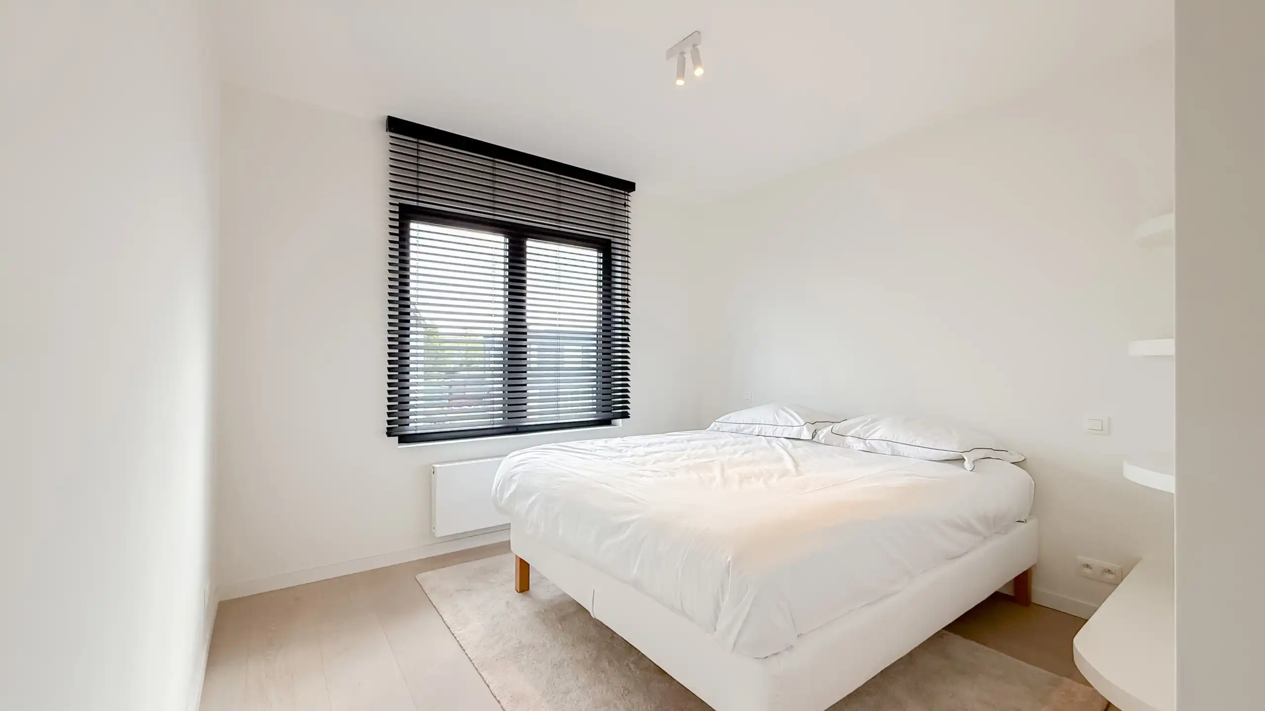 Gerenoveerde woning met zonnige tuin nabij de Graaf Jansdijk foto 21