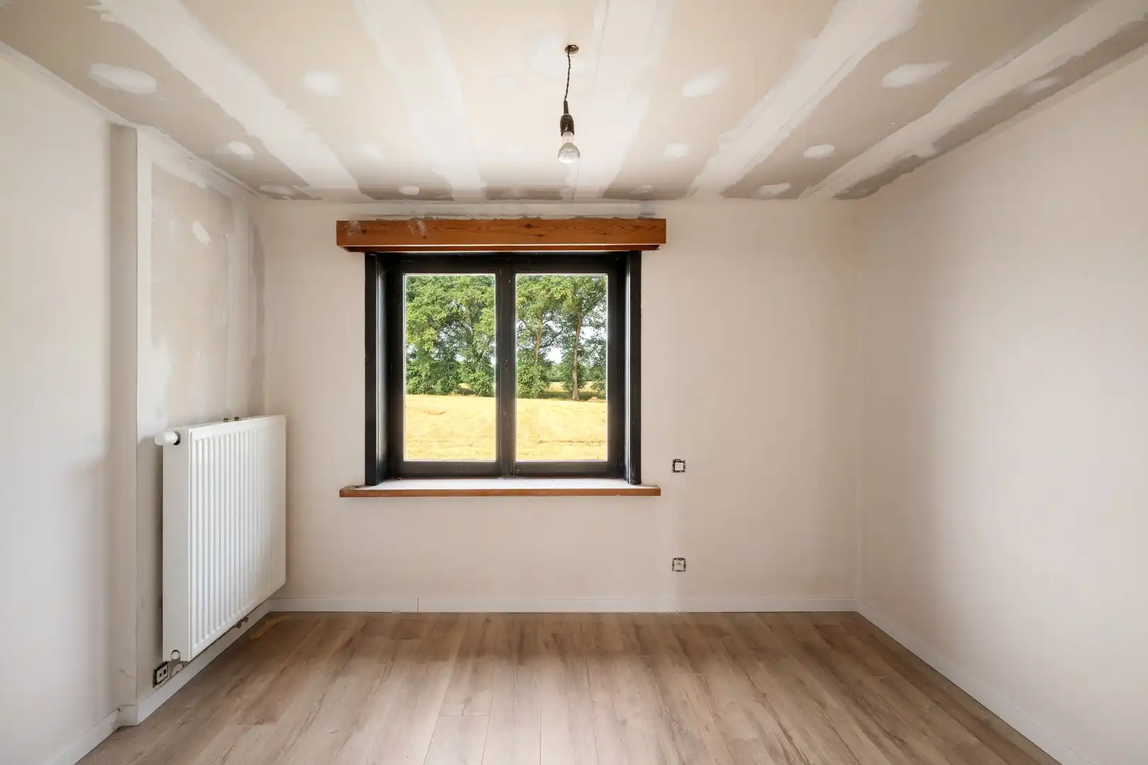 Ruime halfopen woning met 5 slaapkamers, grote tuin en prachtig open zicht in Lapscheure. foto 16