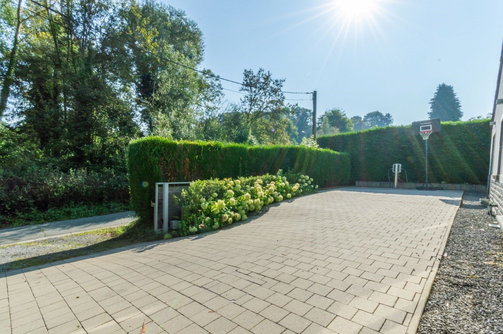  Ruime en integraal vernieuwde villa met zuid-tuin ! foto 8