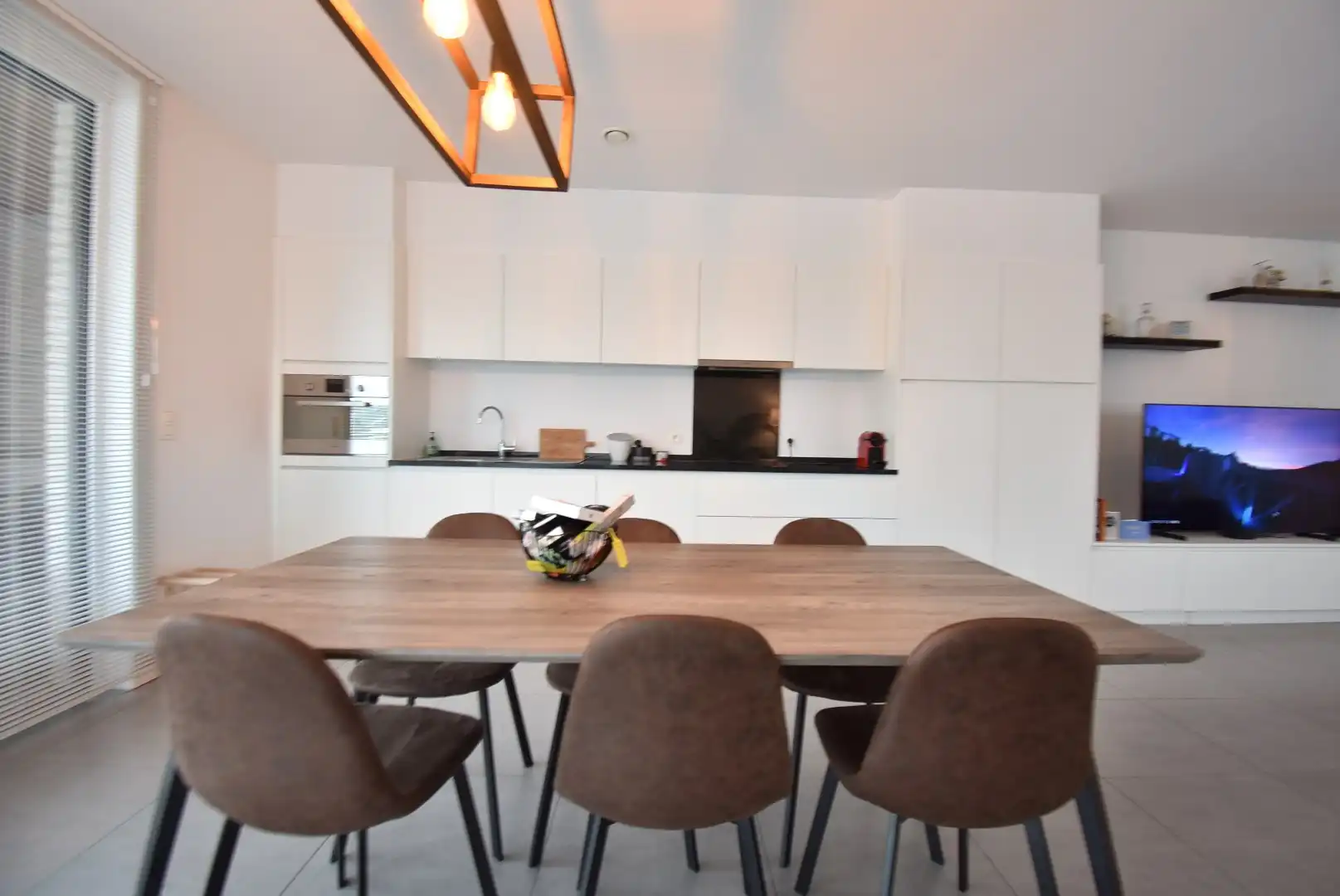 Knap en zeer degelijk afgewerkt twee-slaapkamer appartement met terras in hartje Hoeselt foto 10
