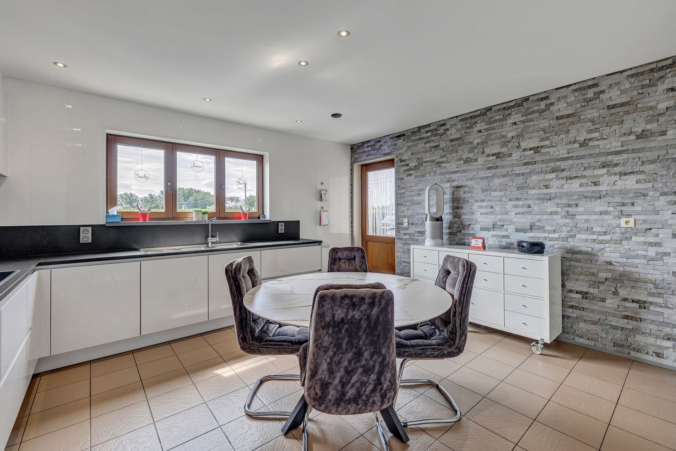 Ruime, prachtig gelegen woning met diverse mogelijkheden foto 8