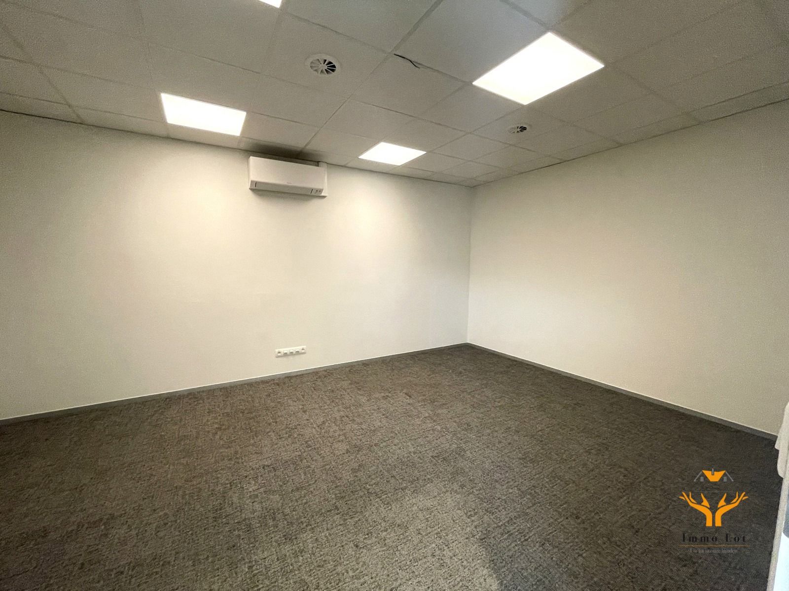 Te huur: handelsruimte van 228m² op toplocatie in Berlare  foto 17