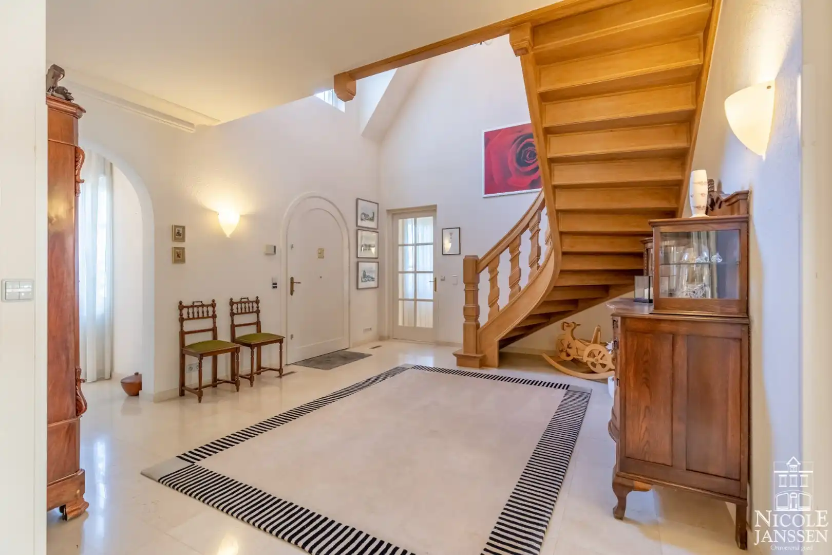 Royale villa in residentiële buurt  foto 4