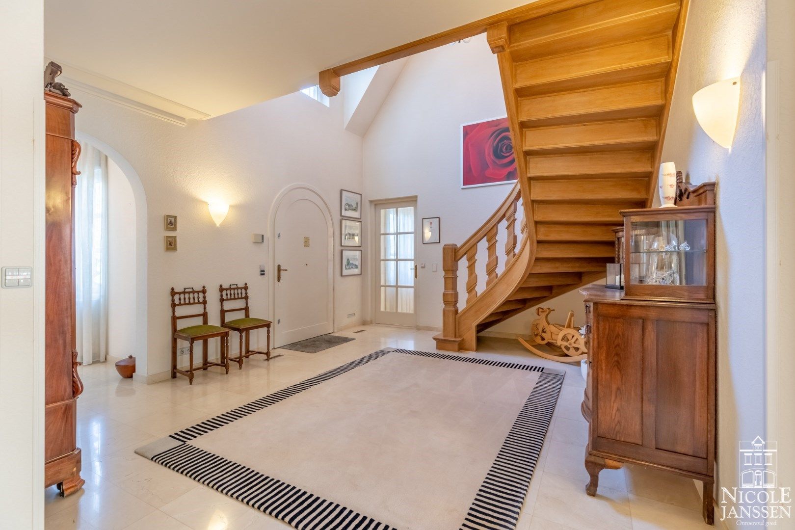 Royale villa in residentiële buurt  foto 4