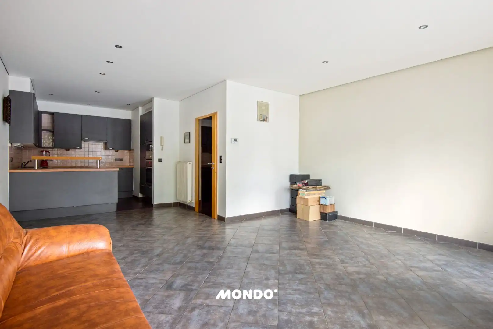Gelijkvloers appartement met staanplaats en kelderberging! foto 4