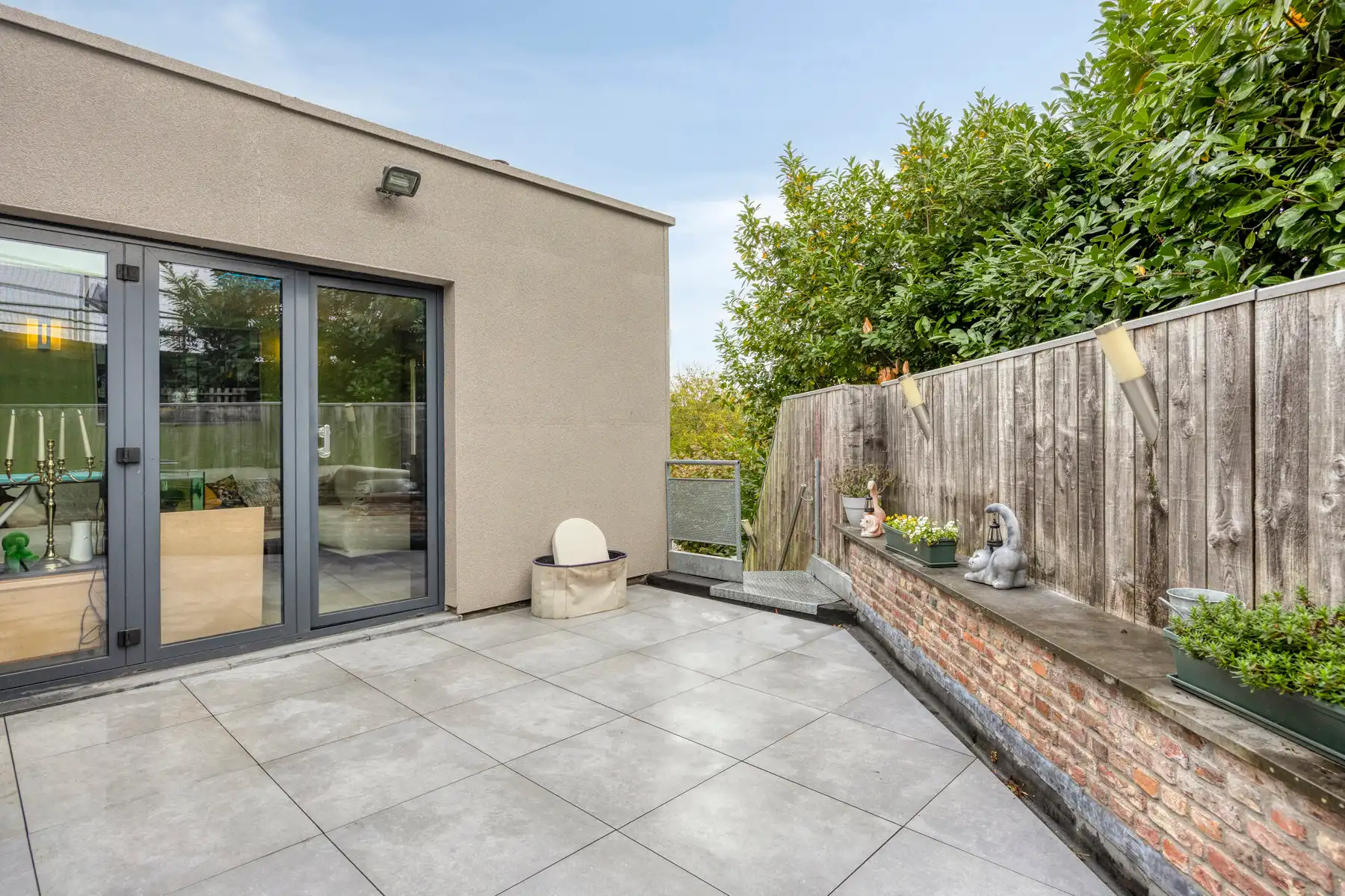 Goed gelegen woonst met grote tuin– incl. polyvalente benedenruimte foto {{pictureIndex}}