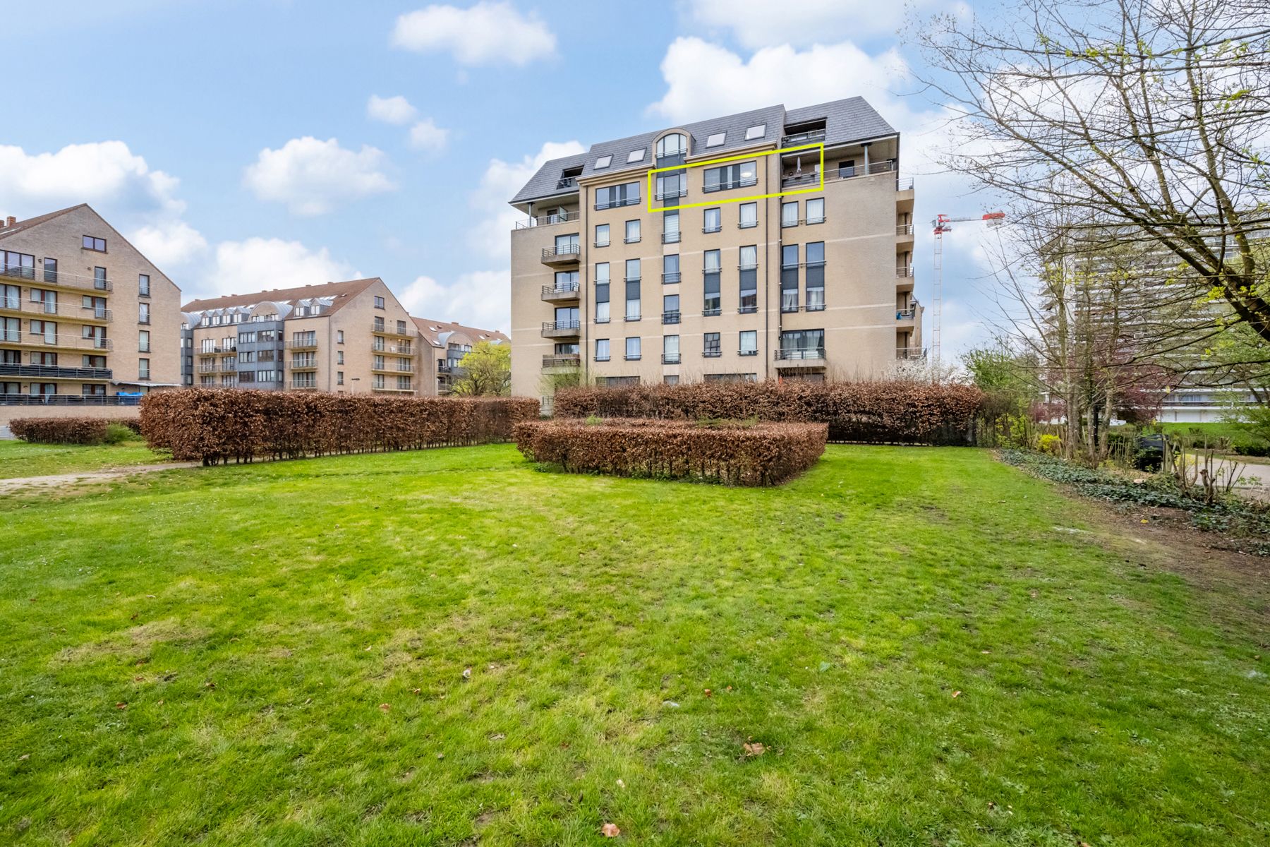 éénslaapkamerappartement met staanplaats en berging foto {{pictureIndex}}