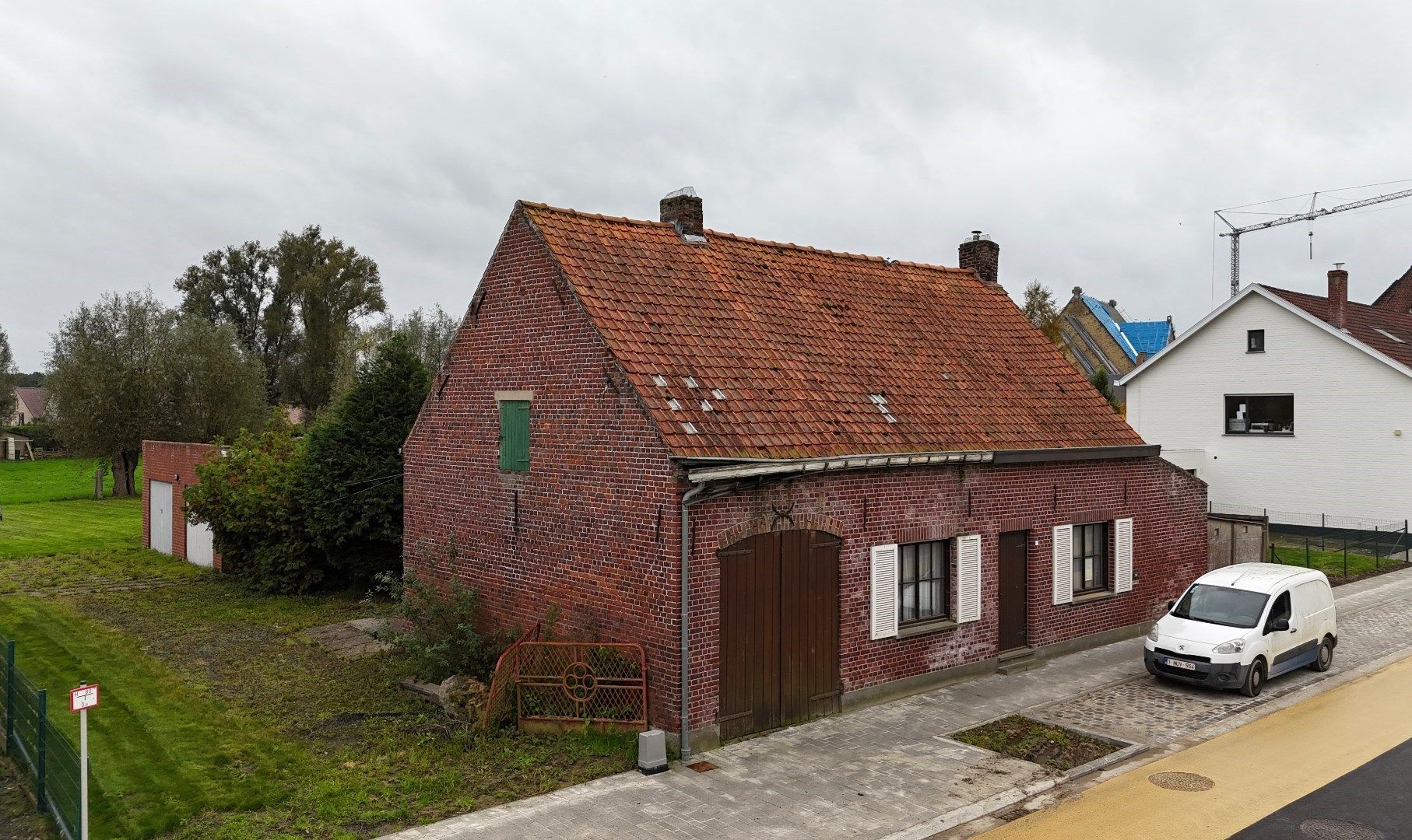 Te renoveren woning met 3  slaapkamers en bijhorend stuk grond te Koekelare  foto 8