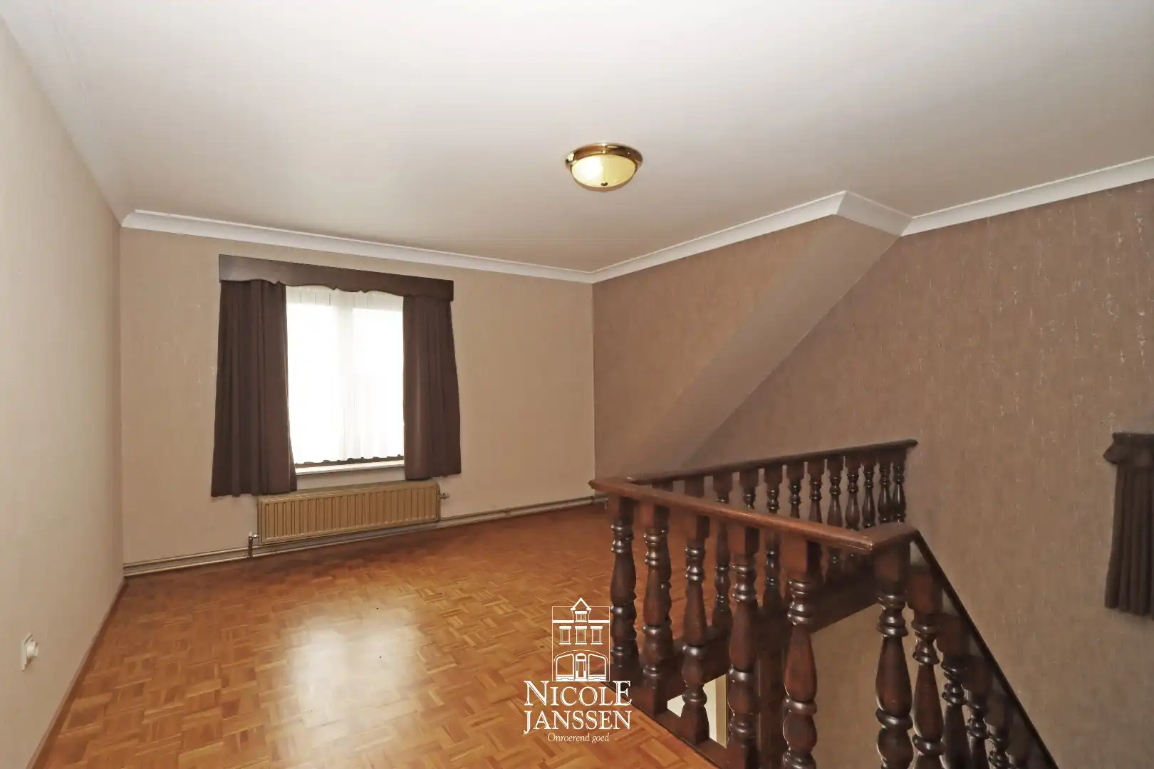 Ruime gezinswoning met studio foto 13