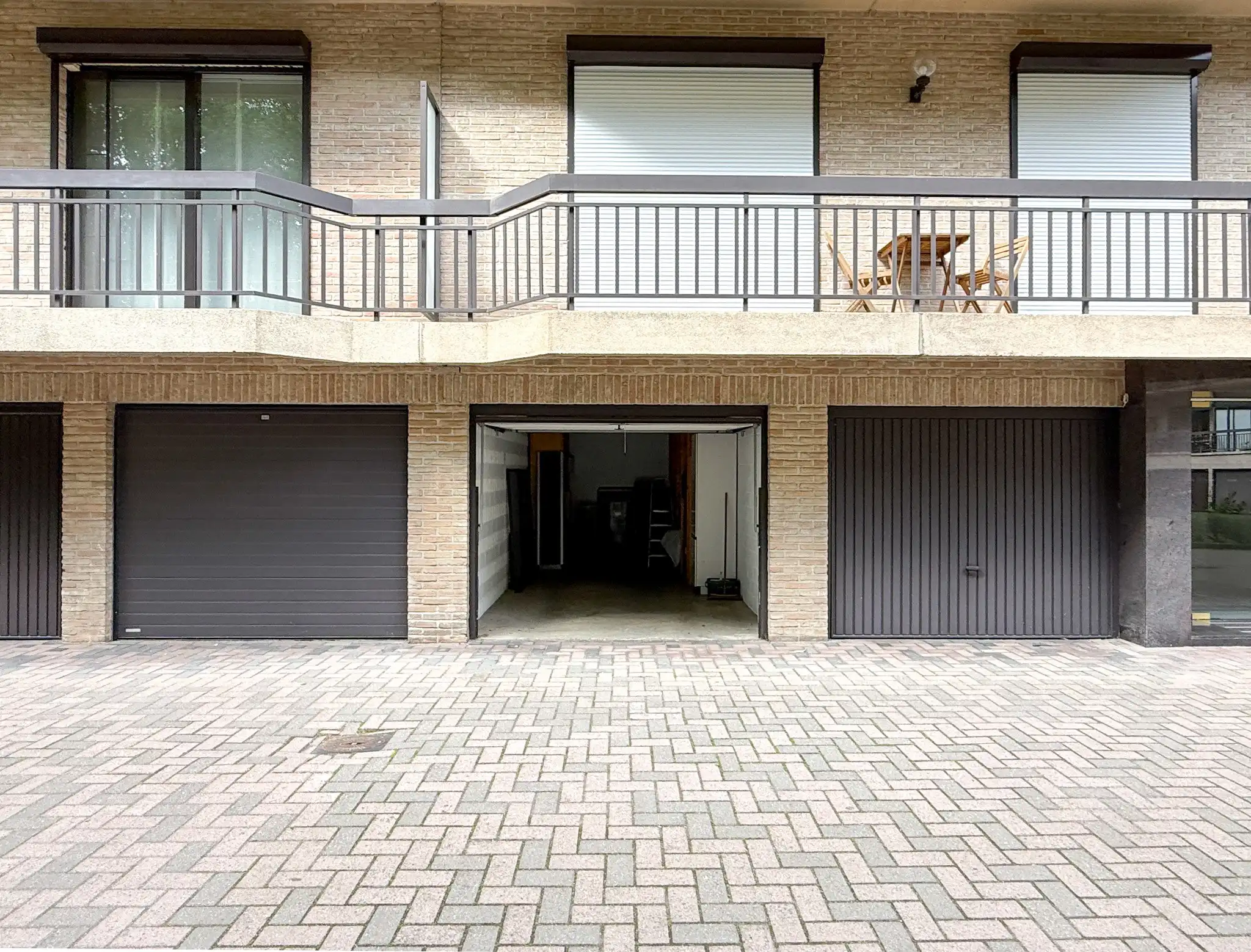 Appartement met twee slaapkamers, twee terrassen en garage in het hartje van Beveren foto 15
