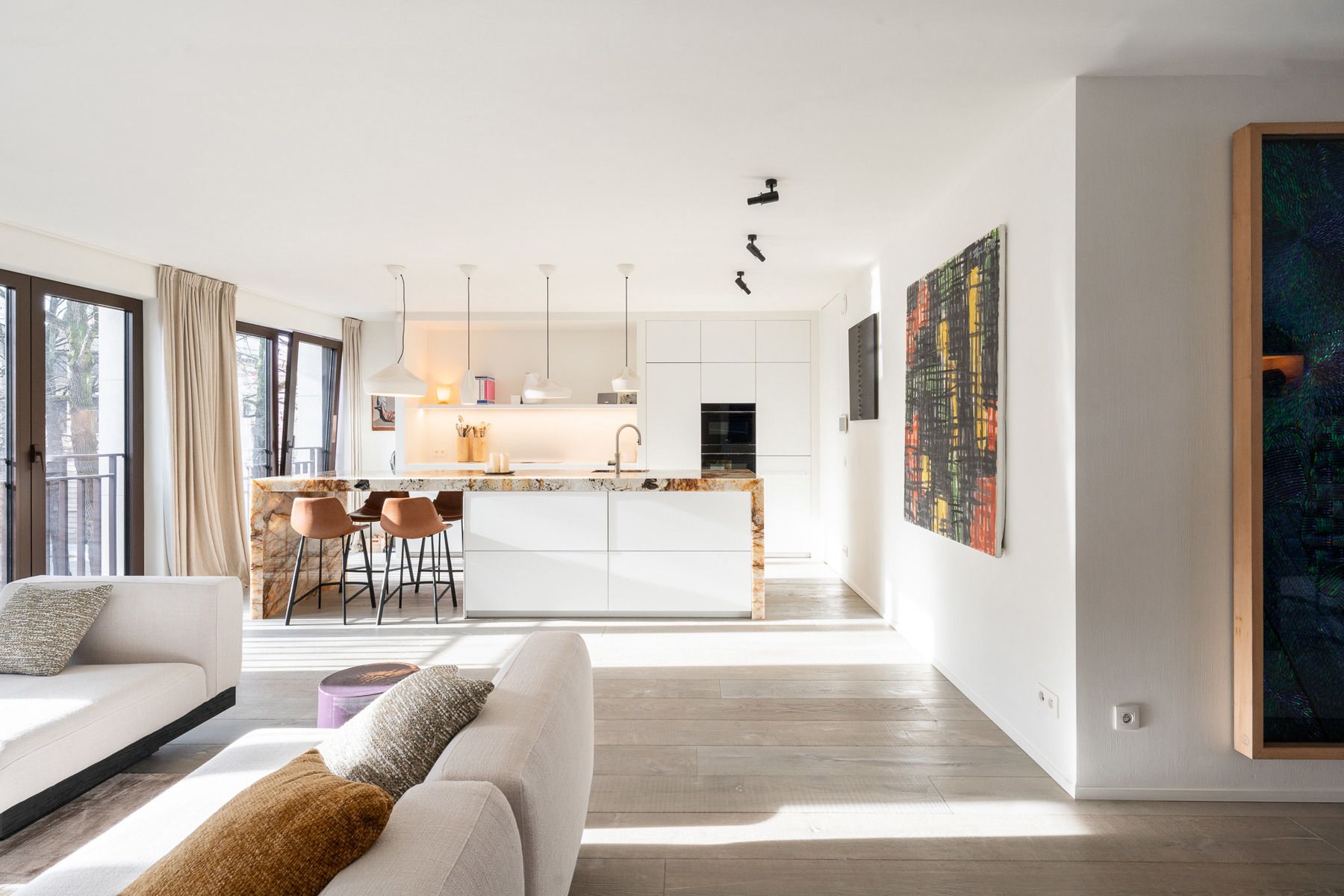 Riant luxe appartement met Parijse charme aan De Graanmarkt foto 4