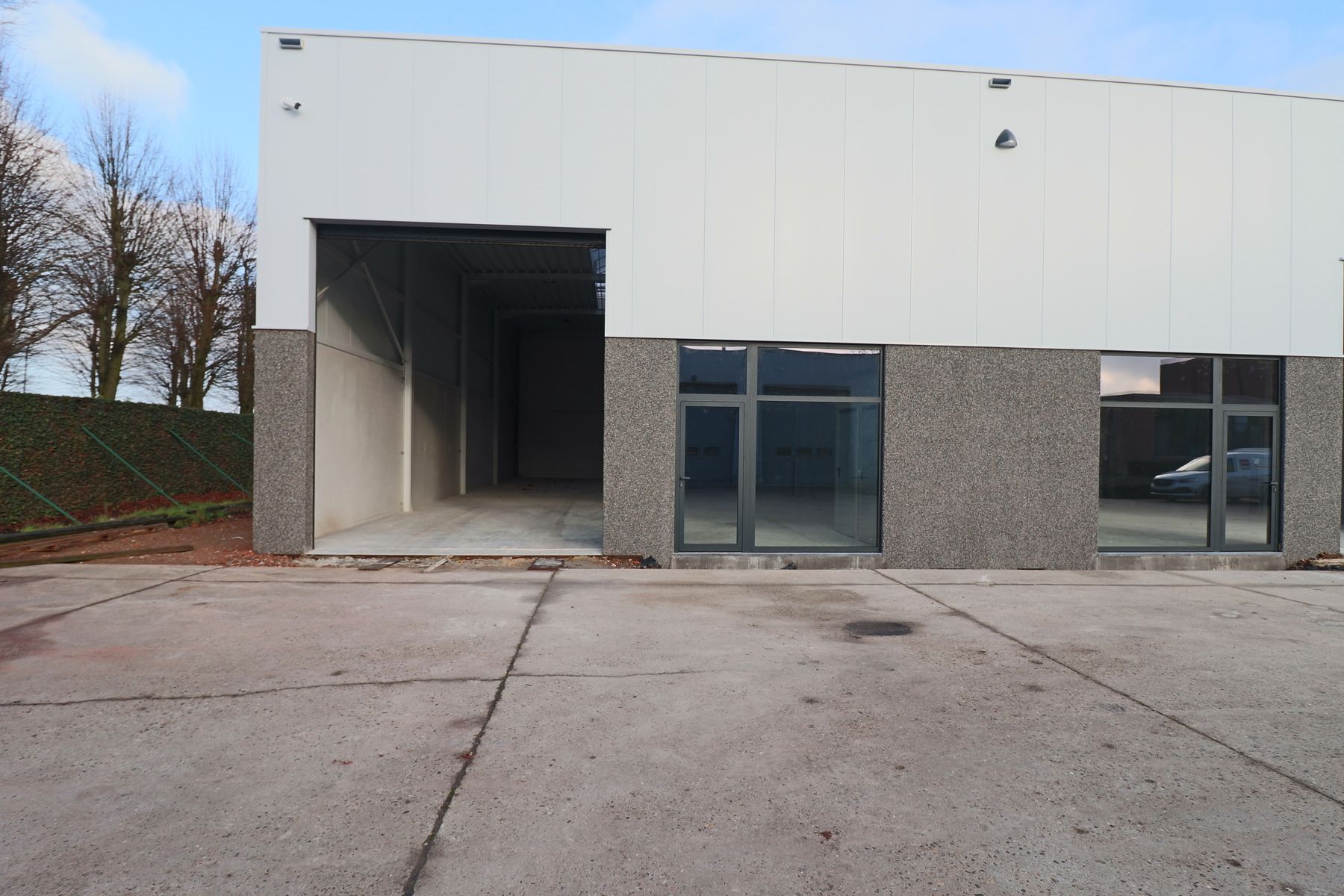 Een nieuwbouw opslag- / bedrijfsruimte van 220 m². foto 2