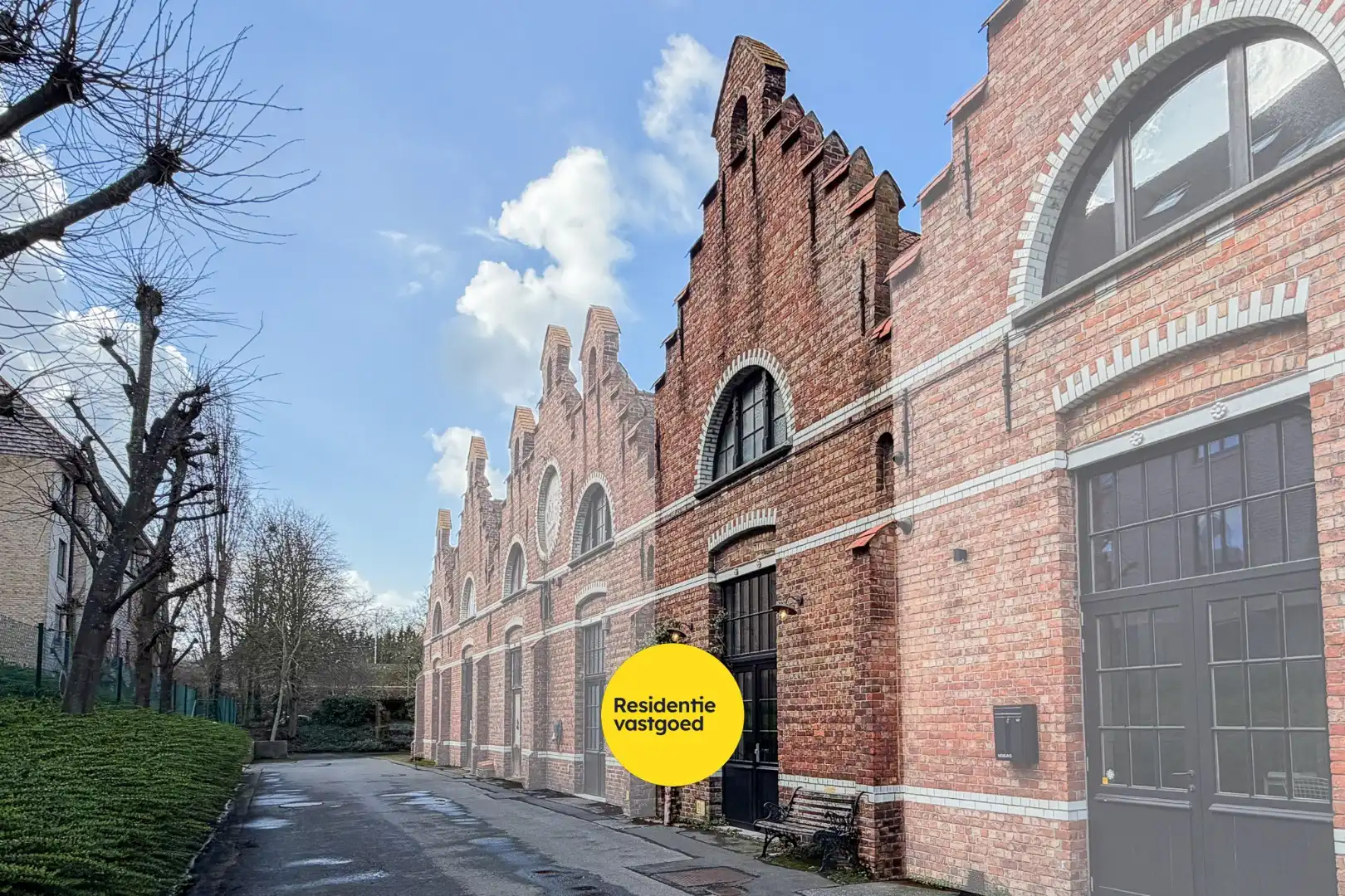 Unieke woning in voormalige borstelfabriek - karakter en comfort in perfecte harmonie! foto {{pictureIndex}}