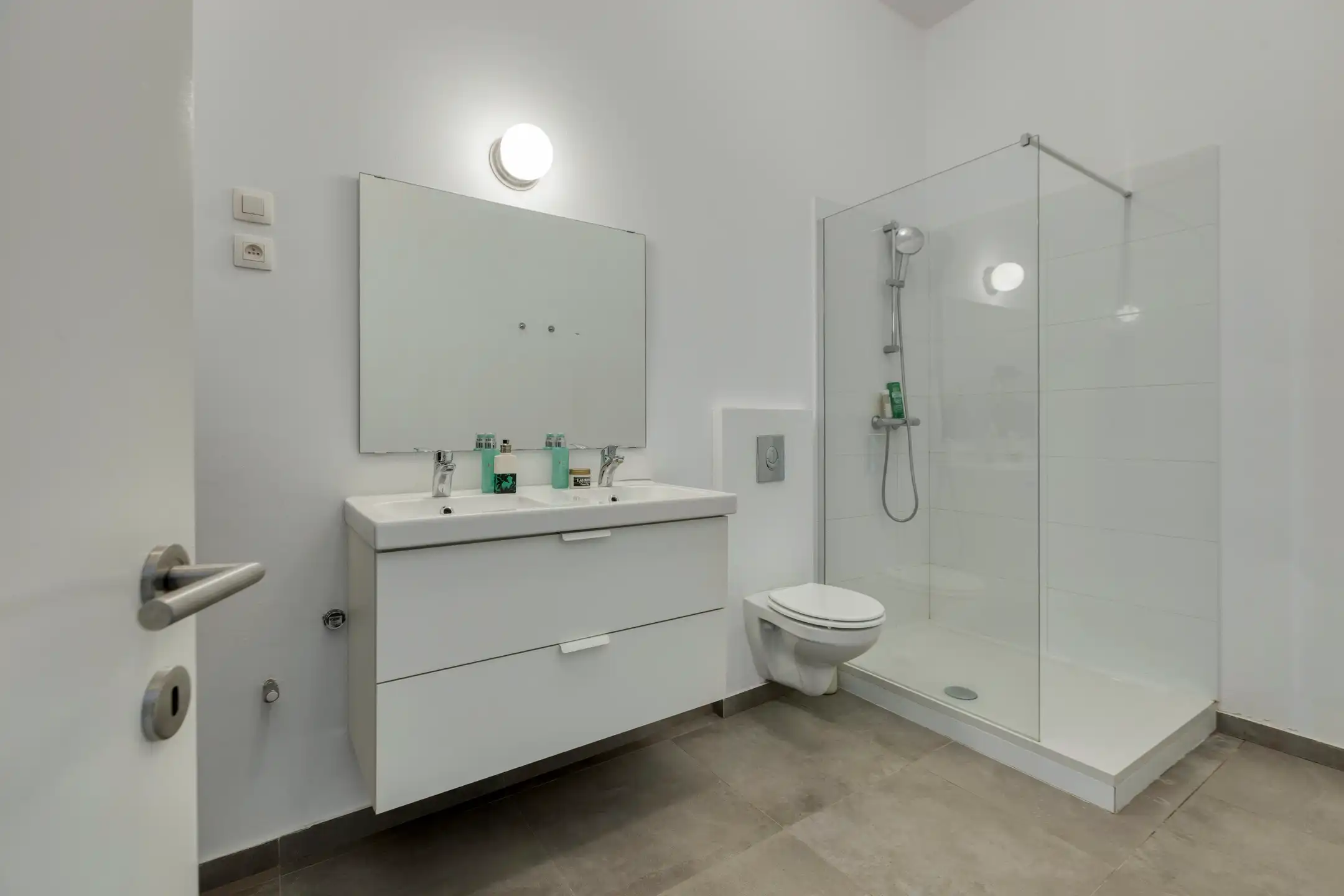 Gerenoveerd appartement met 2 slaapkamers & tuin te Tienen foto 15