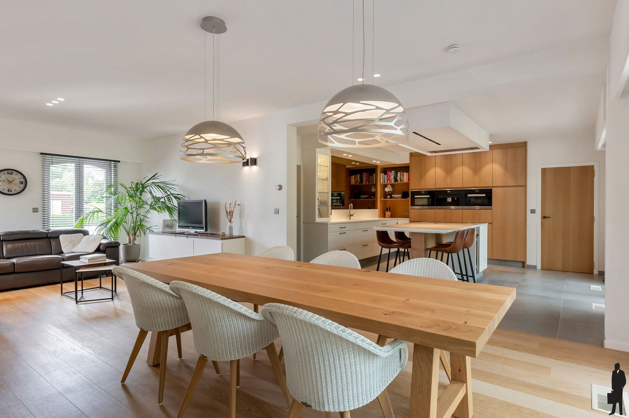 Ruime en instapklare woning (320m²) met 4 slaapkamers en prachtig zicht op weiland op een perceel van 928m² foto 7