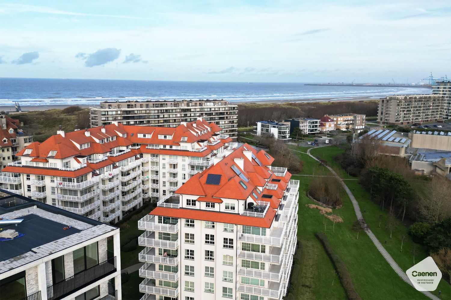 Hoog kwalitatief afgewerkt dakappartement met prachtig zicht nabij het strand foto 40