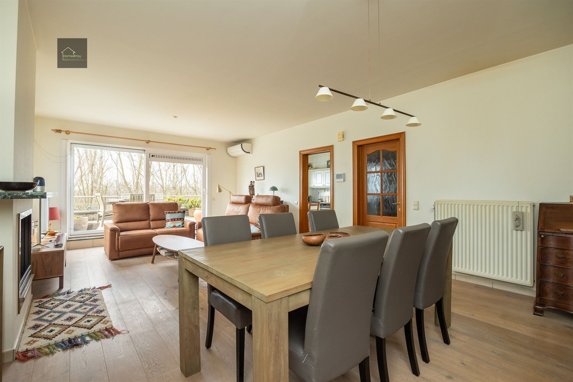 Ruim appartement met groot terras en prachtig groen uitzicht foto {{pictureIndex}}
