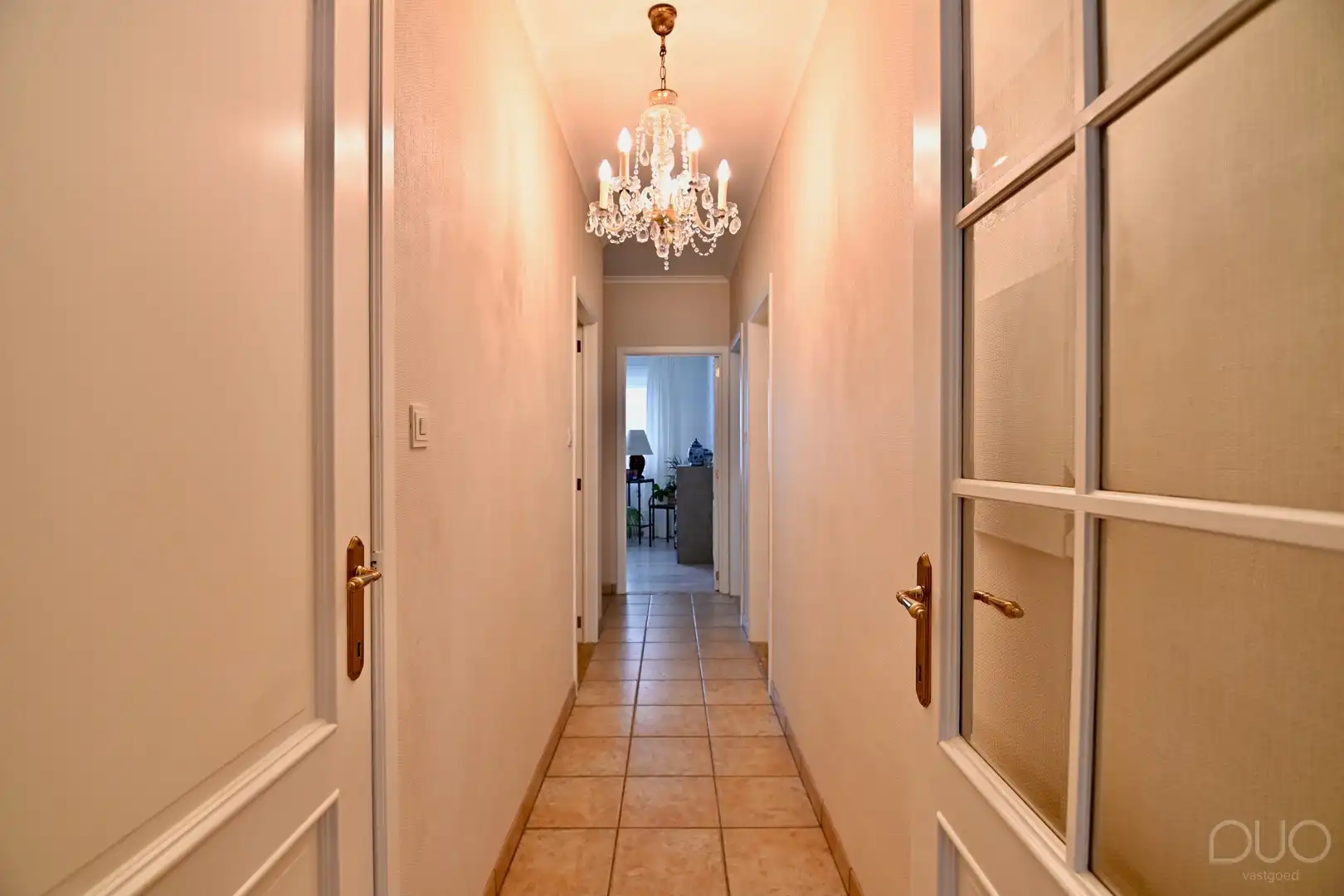 Ruim en luxueus afgewerkt 3-slaapkamerappartement (155 m²) met privé-inkom, kelder en garage in Heers foto 16