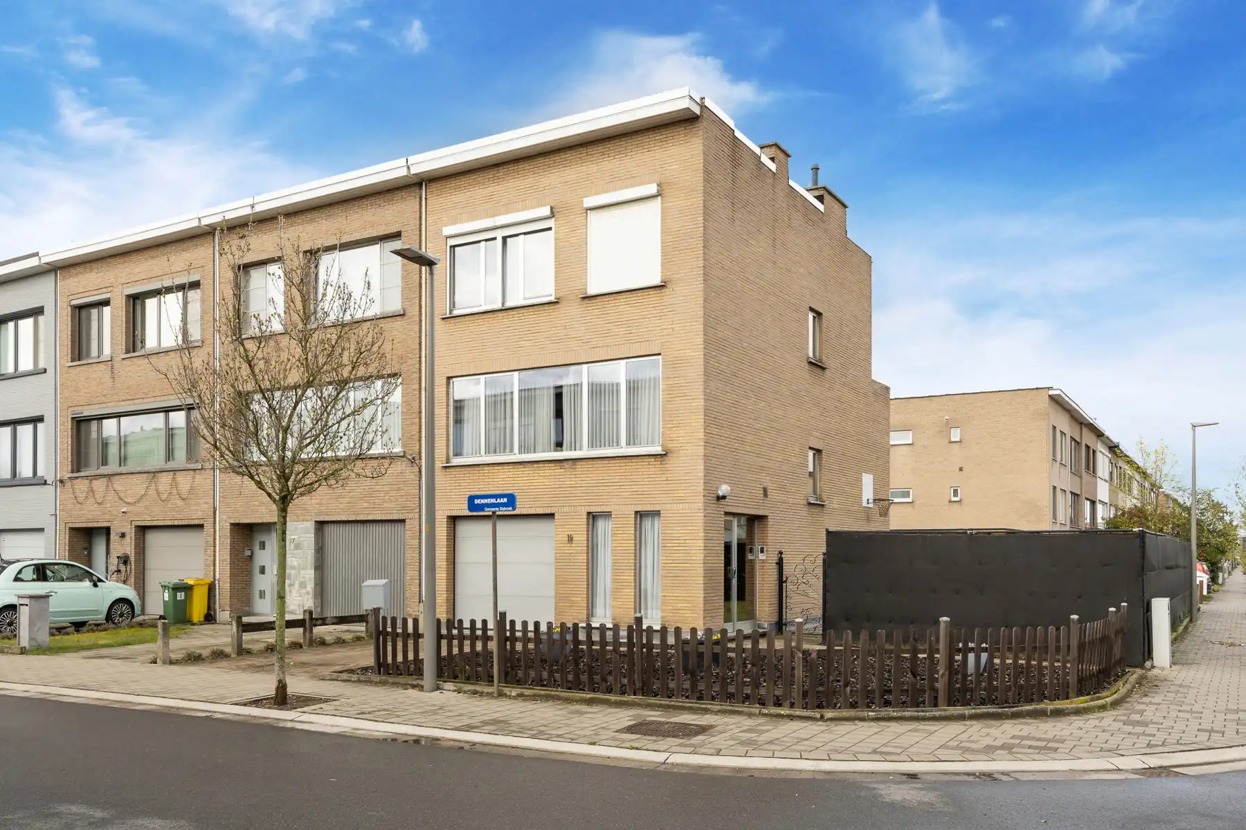 Gezellige halfopen bel-étage met oprit en zonnige tuin in Hoevenen! foto 16