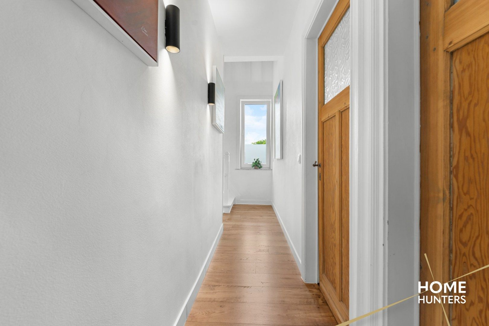 Instapklare, volledig gerenoveerde rijwoning met garage in hartje Wervik foto 14